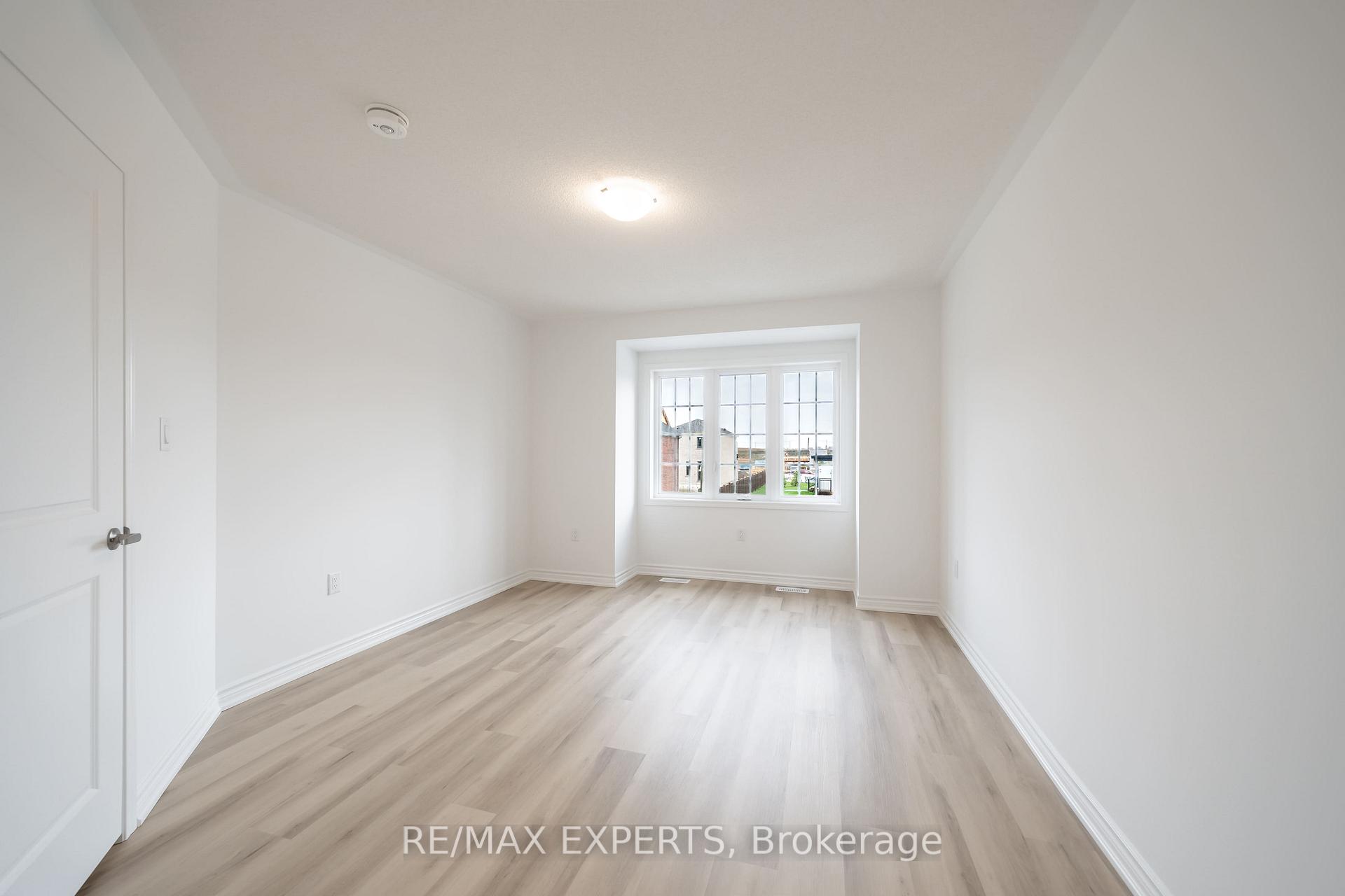 Photo 26 of 121 Vinewood Crescent, Barrie, Rural Barrie Southeast — HOMEH