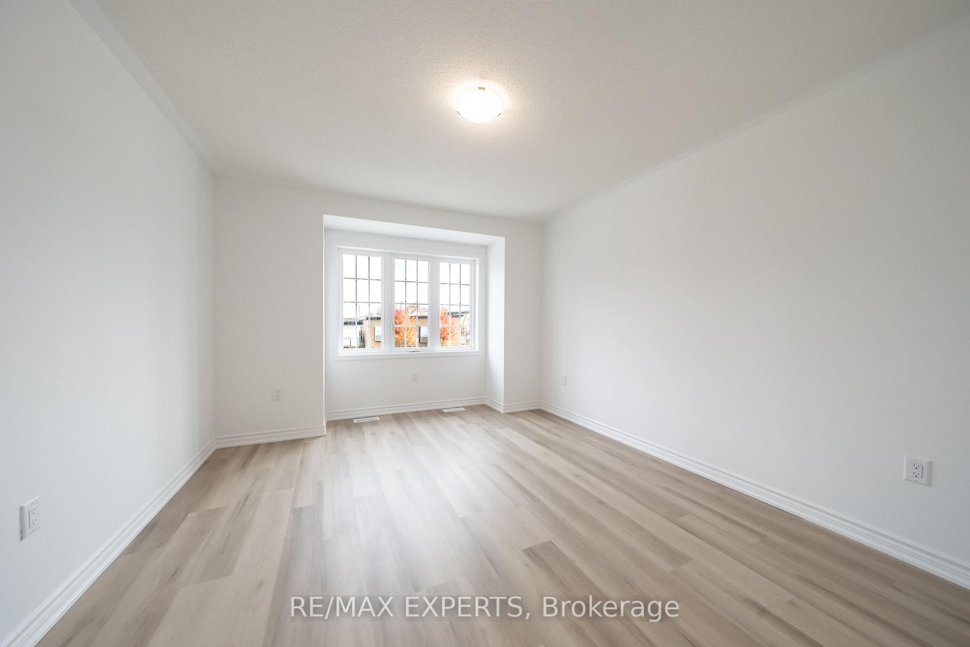 Photo 28 of 121 Vinewood Crescent, Barrie, Rural Barrie Southeast — HOMEH