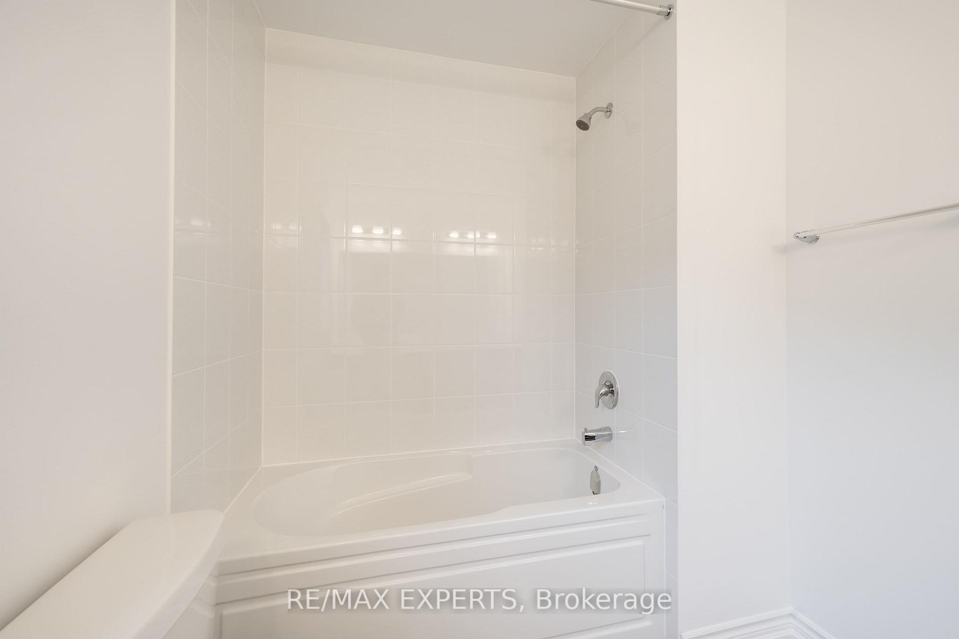 Photo 31 of 121 Vinewood Crescent, Barrie, Rural Barrie Southeast — HOMEH