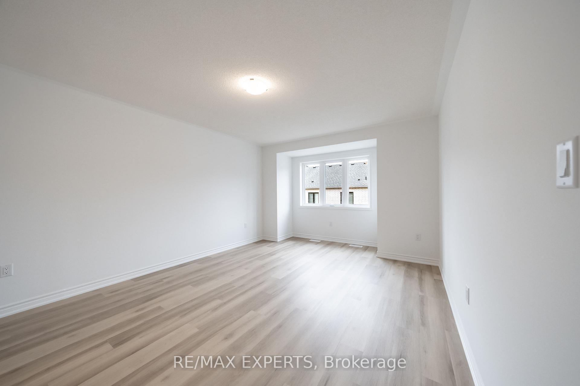 Photo 34 of 121 Vinewood Crescent, Barrie, Rural Barrie Southeast — HOMEH