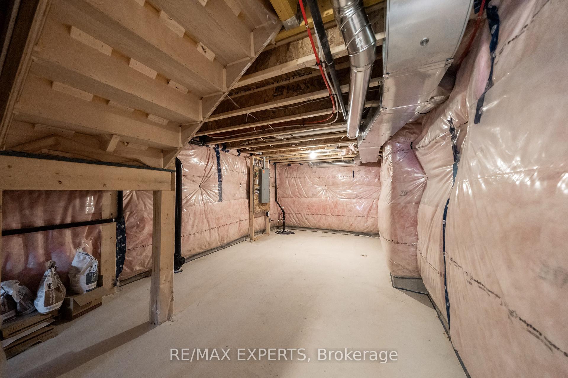 Photo 42 of 121 Vinewood Crescent, Barrie, Rural Barrie Southeast — HOMEH