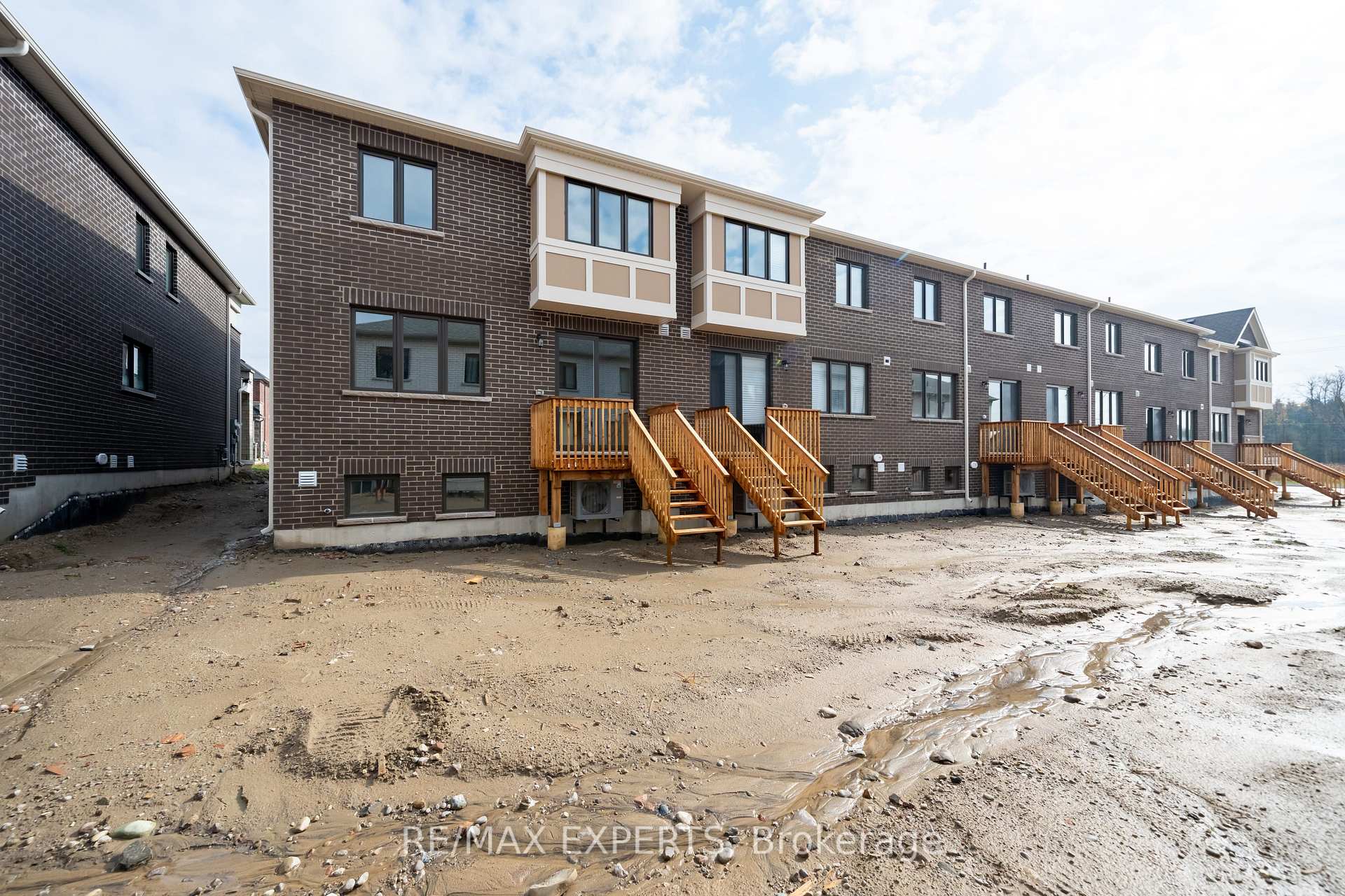 Photo 46 of 121 Vinewood Crescent, Barrie, Rural Barrie Southeast — HOMEH