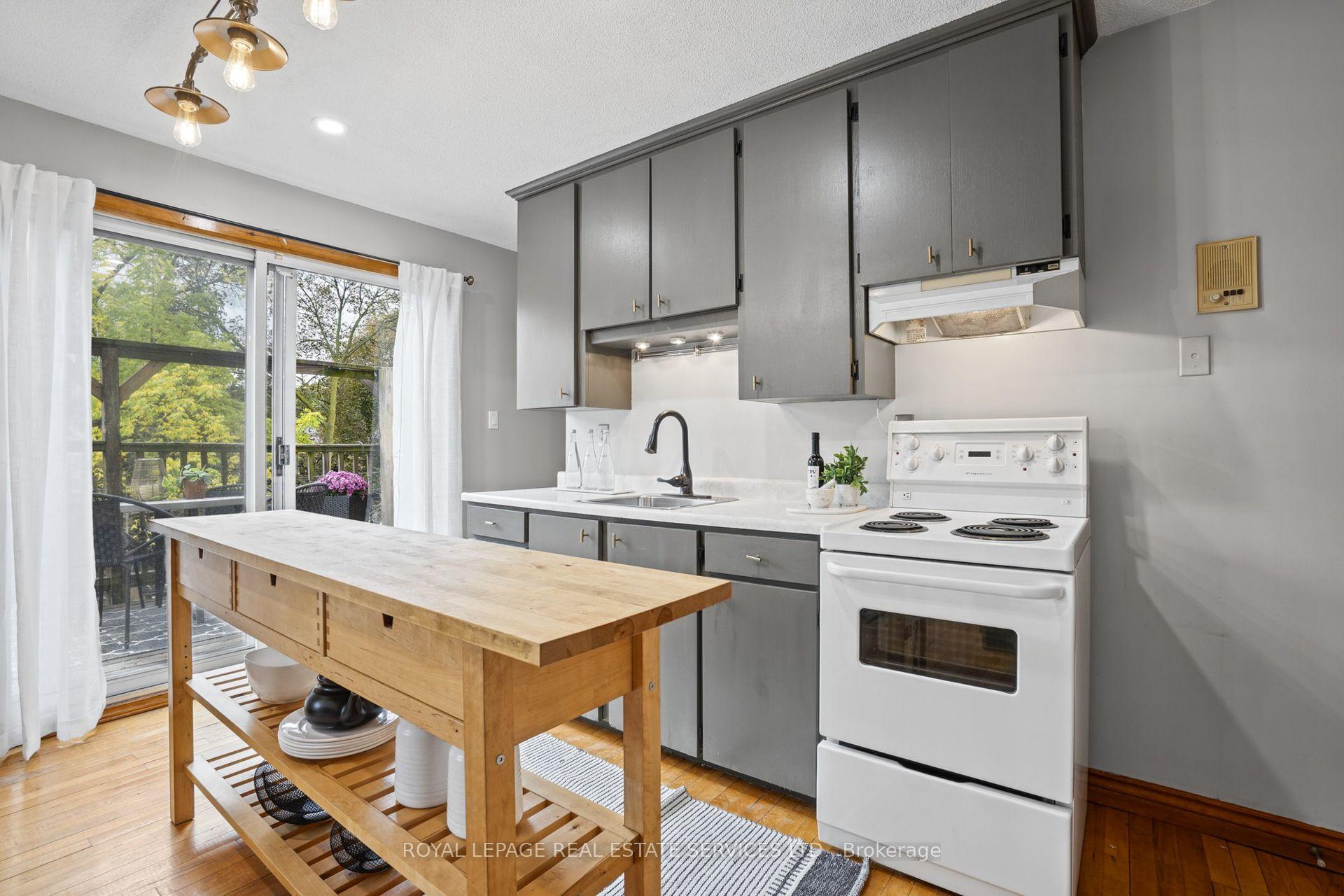 Photo 11 of 3 Harshaw Avenue, Toronto, Runnymede-Bloor West Village — HOMEH