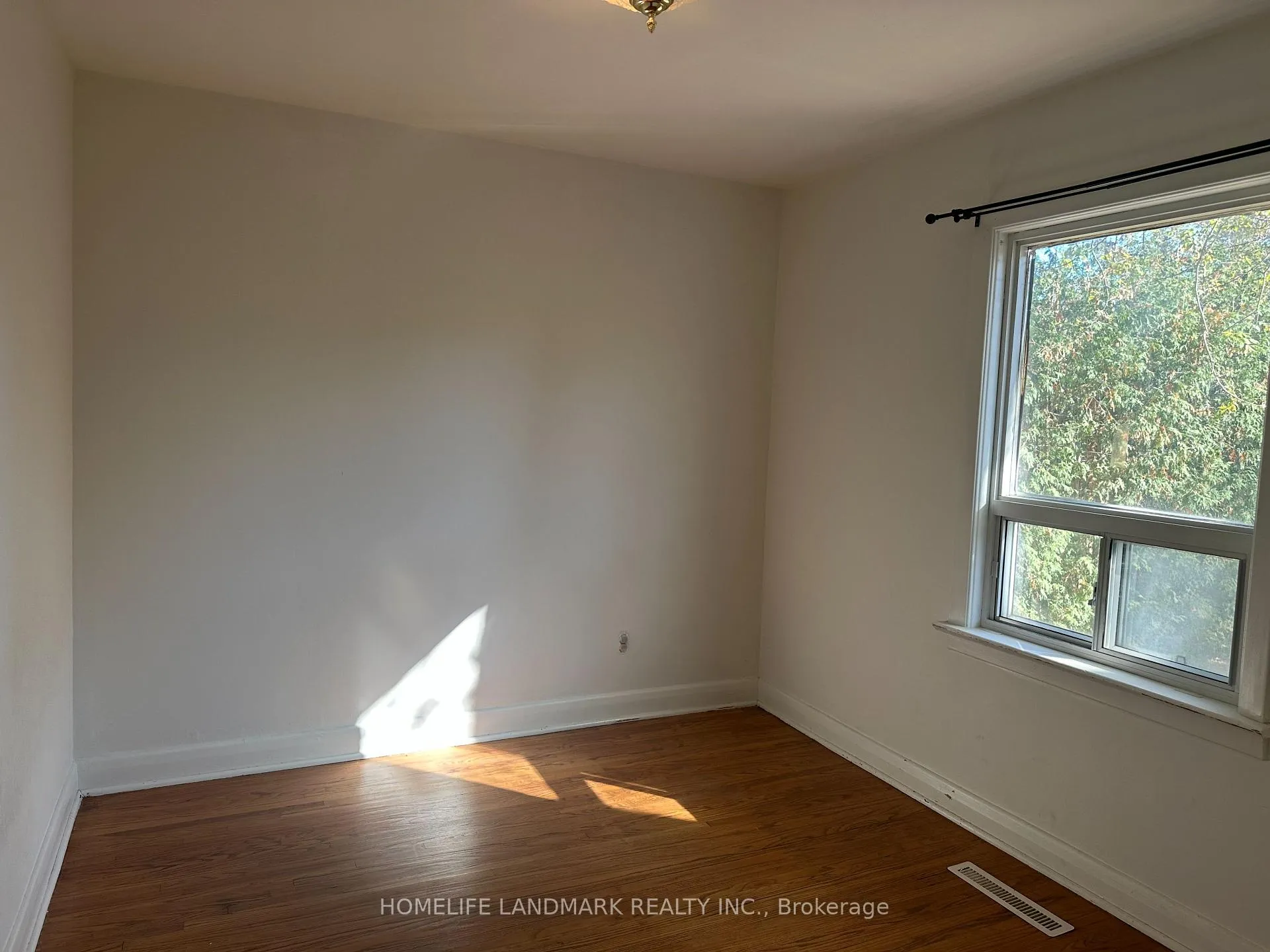 Photo 9 of 29 Nipigon Avenue, North York, Newtonbrook East — HOMEH
