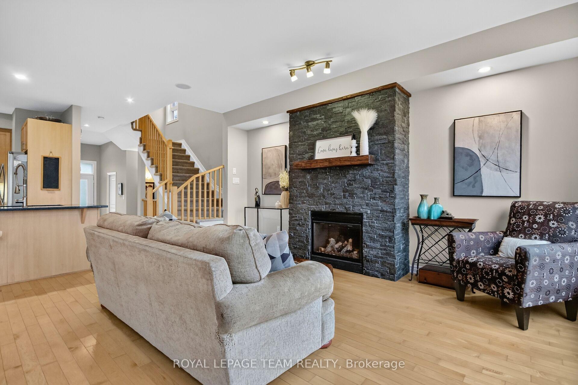 Photo 4 of 166 Mattingly Way, Ottawa, Riverside South/Gloucester Glen — HOMEH