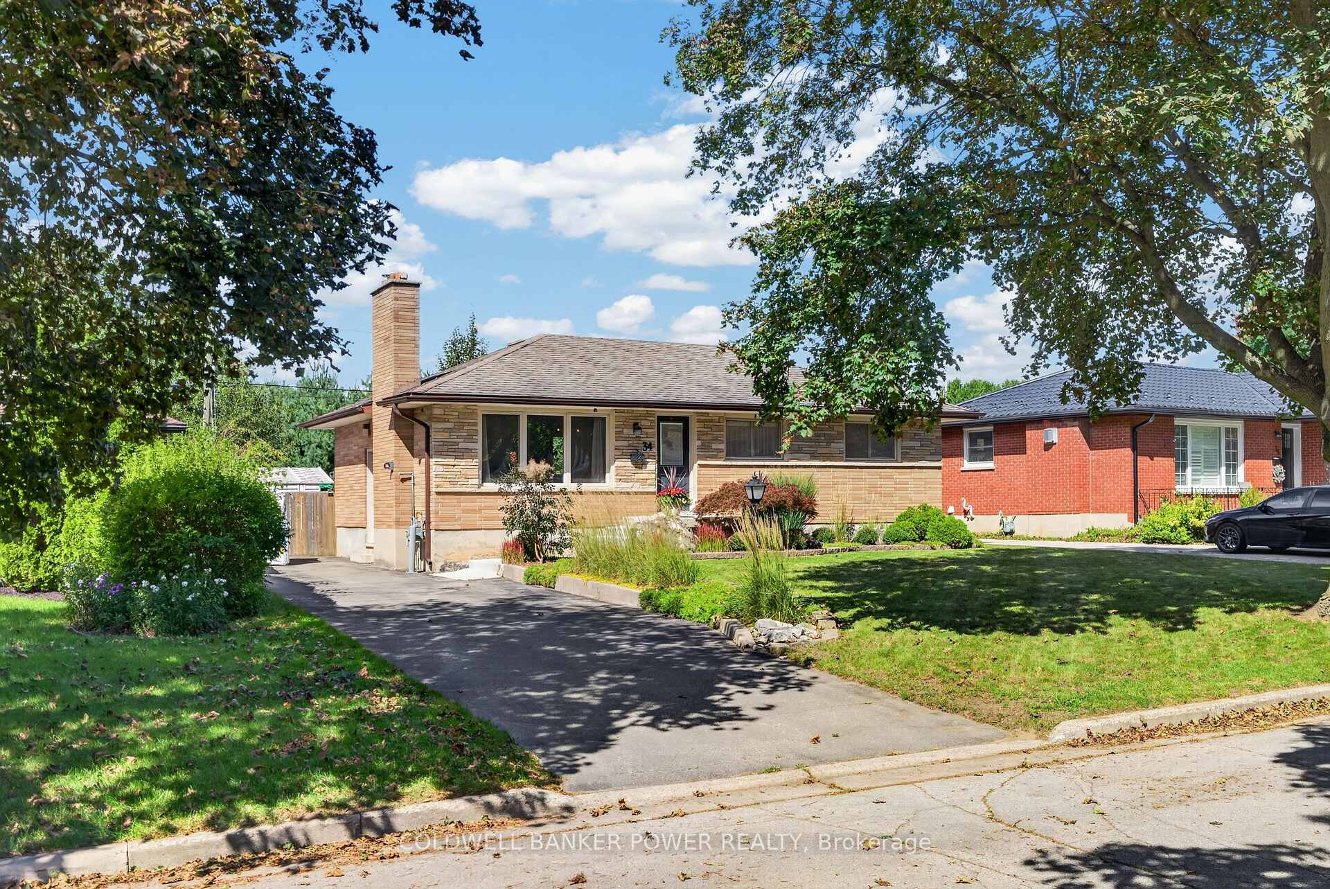 Photo 2 of 34 Algonquin Crescent, London, East O — HOMEH
