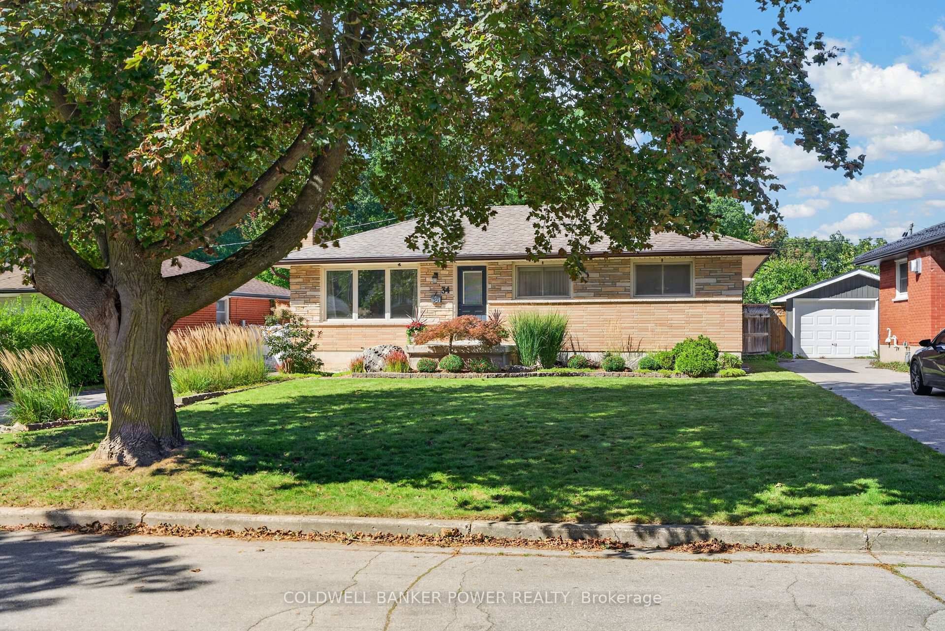 Photo 4 of 34 Algonquin Crescent, London, East O — HOMEH