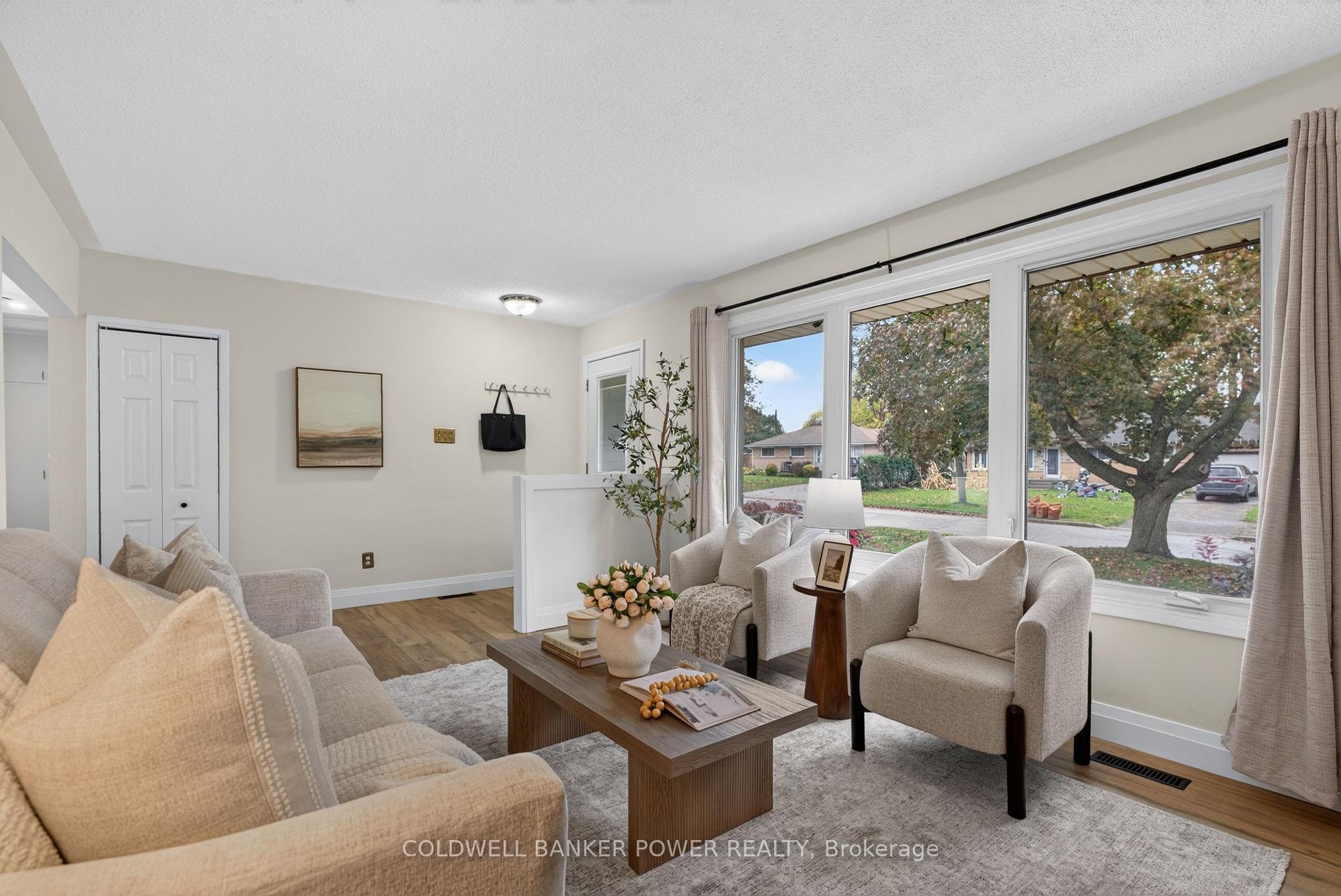Photo 8 of 34 Algonquin Crescent, London, East O — HOMEH