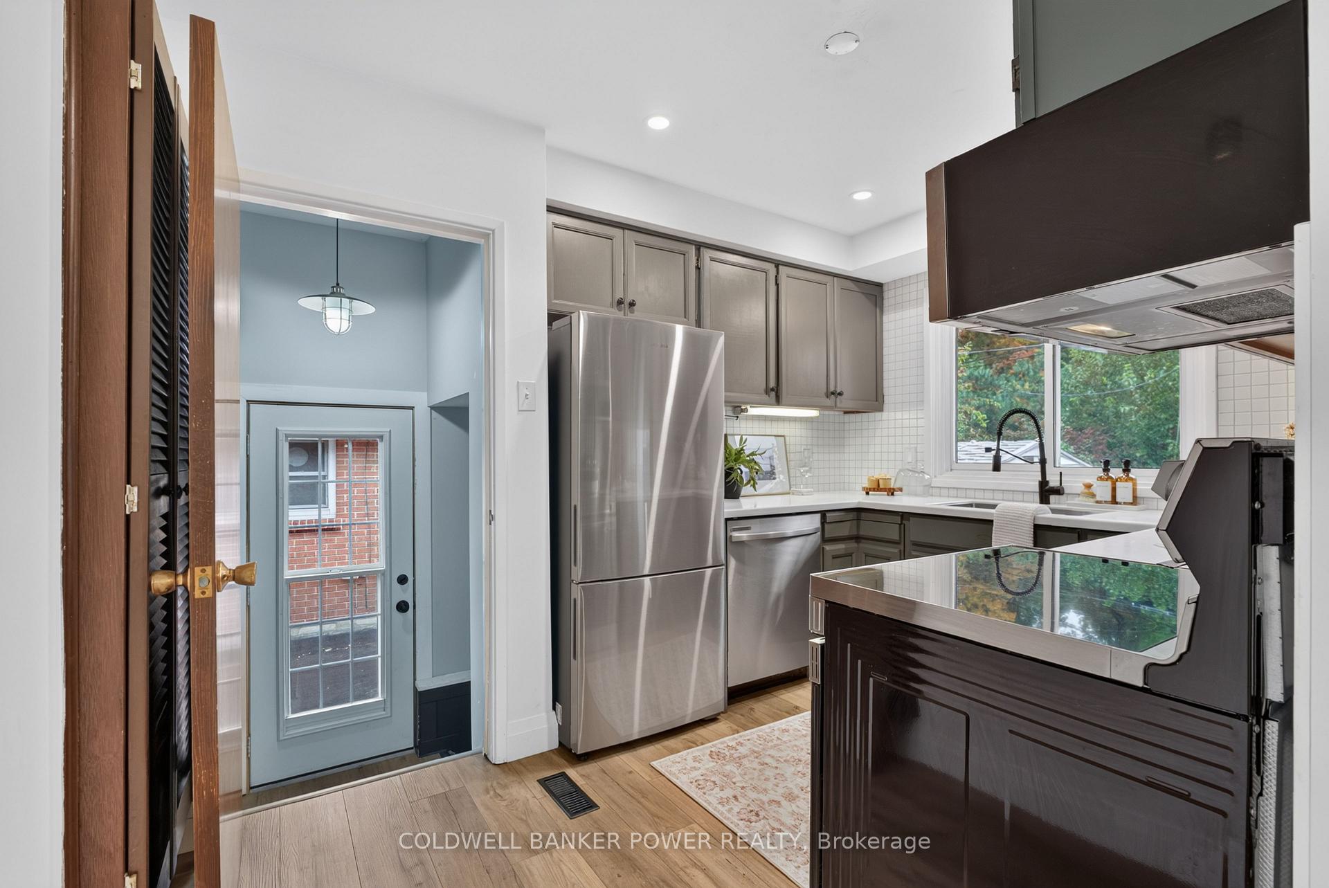 Photo 10 of 34 Algonquin Crescent, London, East O — HOMEH