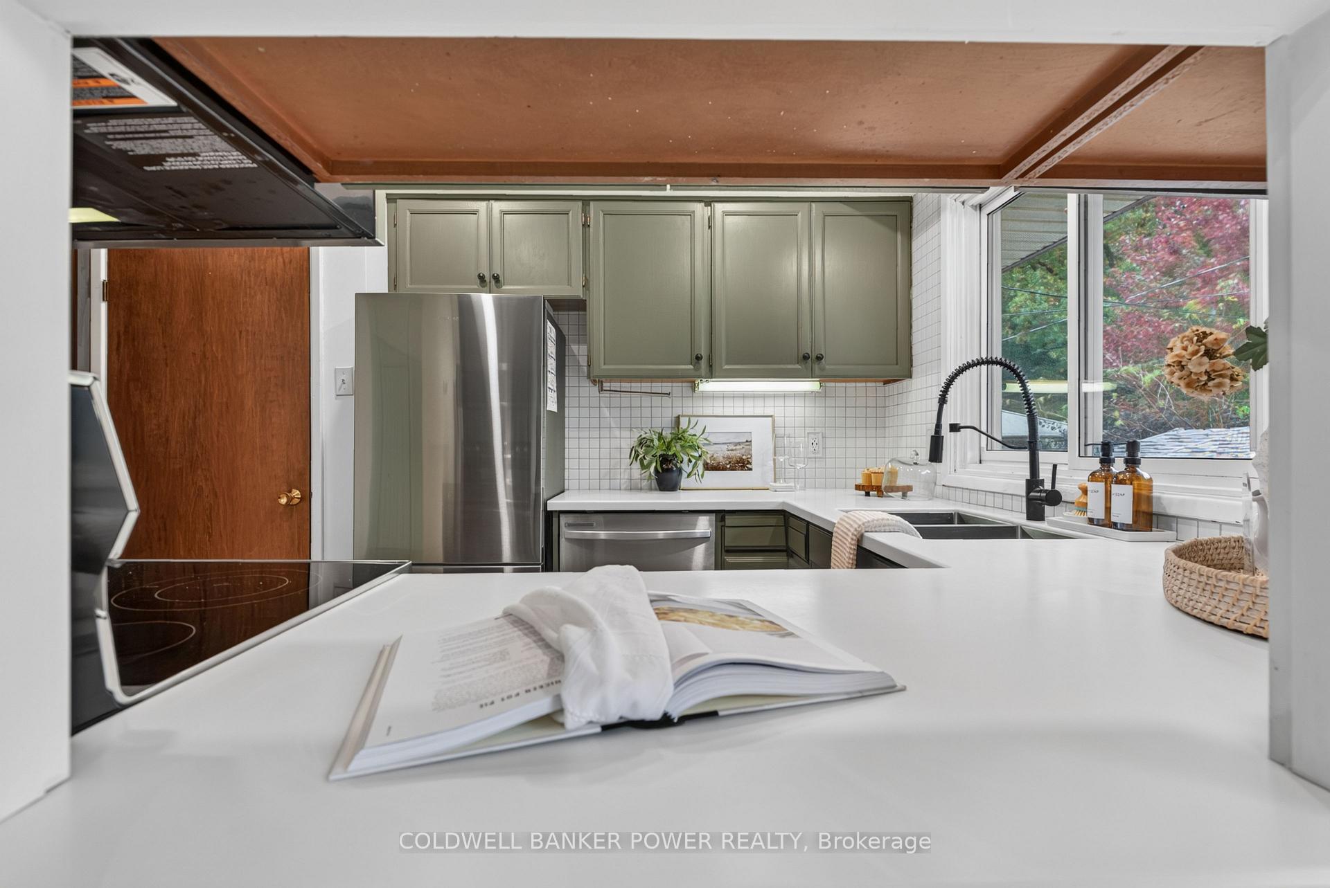 Photo 14 of 34 Algonquin Crescent, London, East O — HOMEH