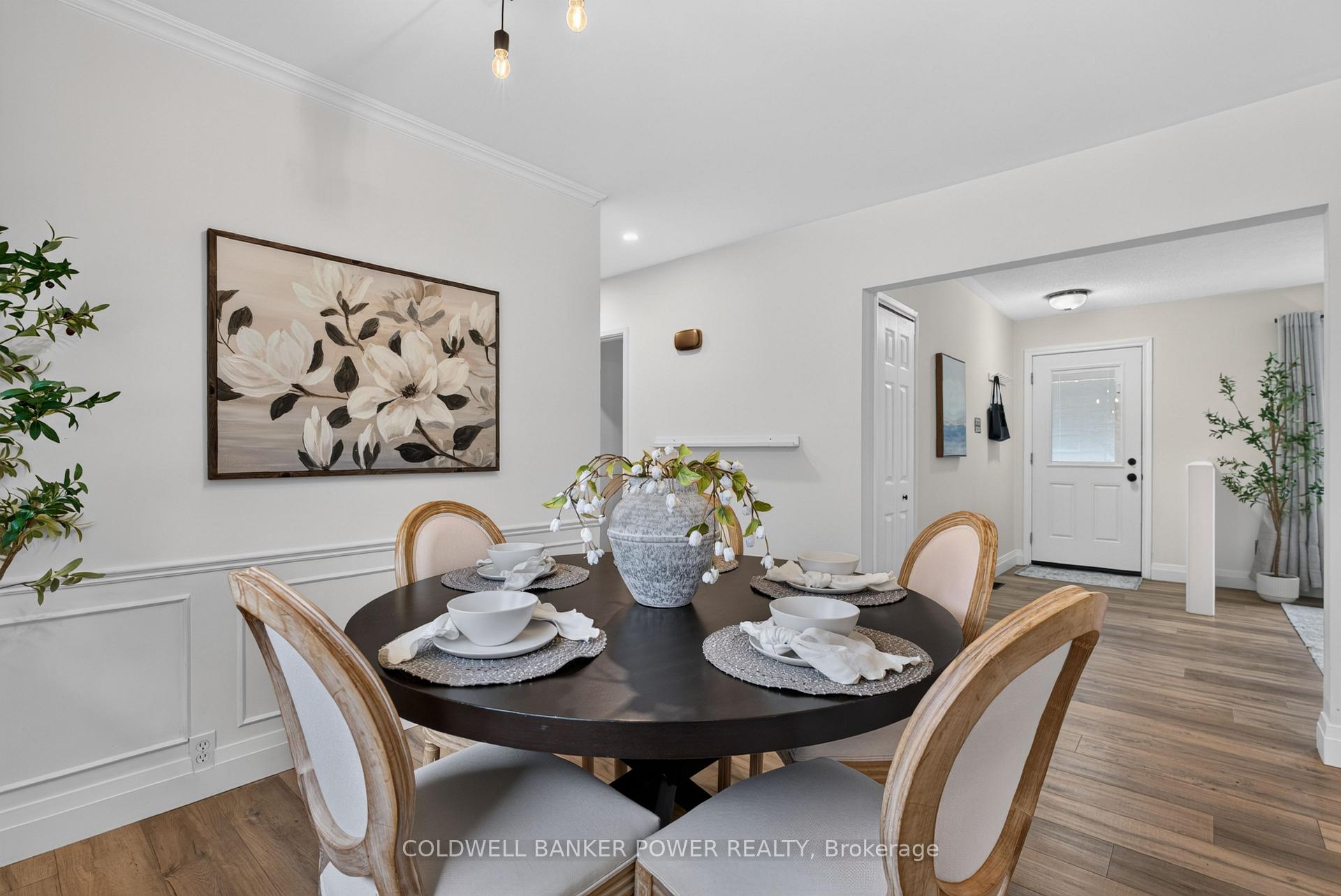Photo 18 of 34 Algonquin Crescent, London, East O — HOMEH