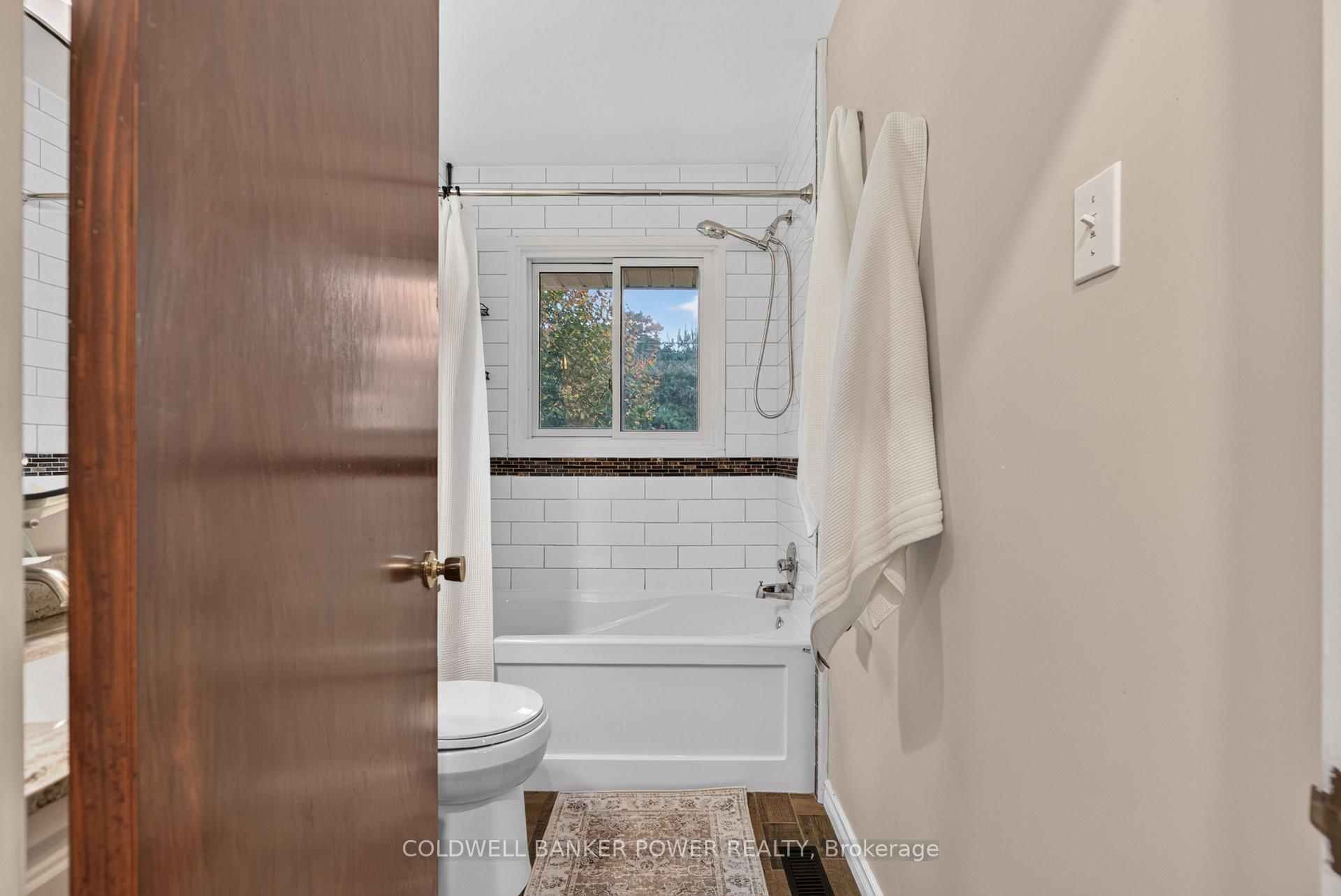 Photo 25 of 34 Algonquin Crescent, London, East O — HOMEH