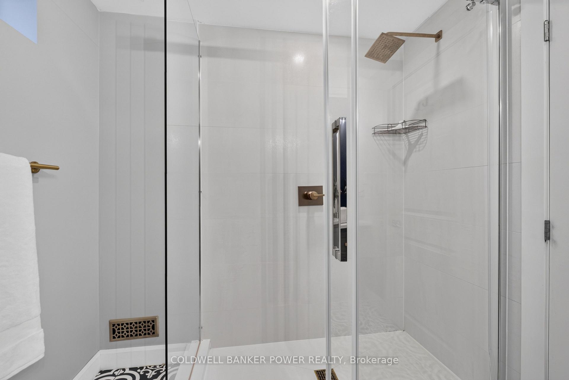 Photo 31 of 34 Algonquin Crescent, London, East O — HOMEH