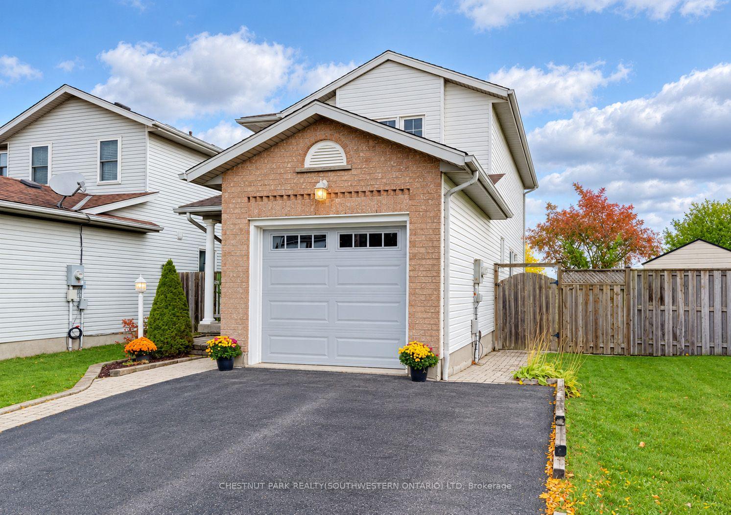 Photo 2 of 24 White Sands Court, Kitchener, Laurentian Hills/Country Hills W — HOMEH
