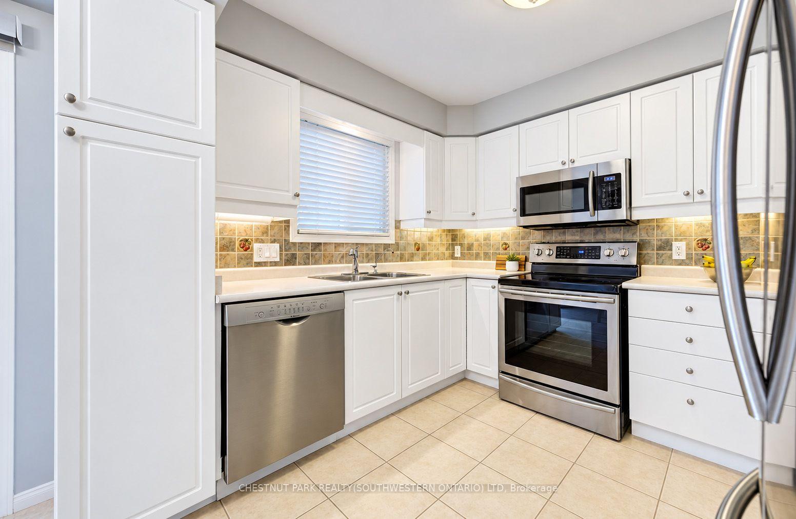 Photo 11 of 24 White Sands Court, Kitchener, Laurentian Hills/Country Hills W — HOMEH