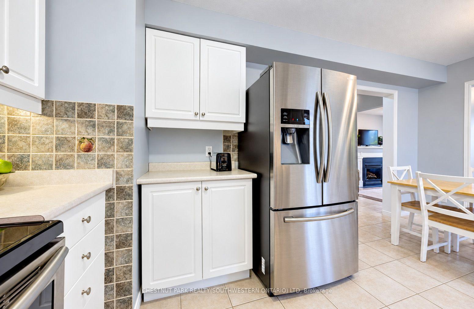 Photo 12 of 24 White Sands Court, Kitchener, Laurentian Hills/Country Hills W — HOMEH