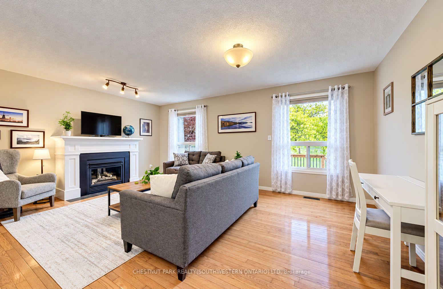 Photo 13 of 24 White Sands Court, Kitchener, Laurentian Hills/Country Hills W — HOMEH