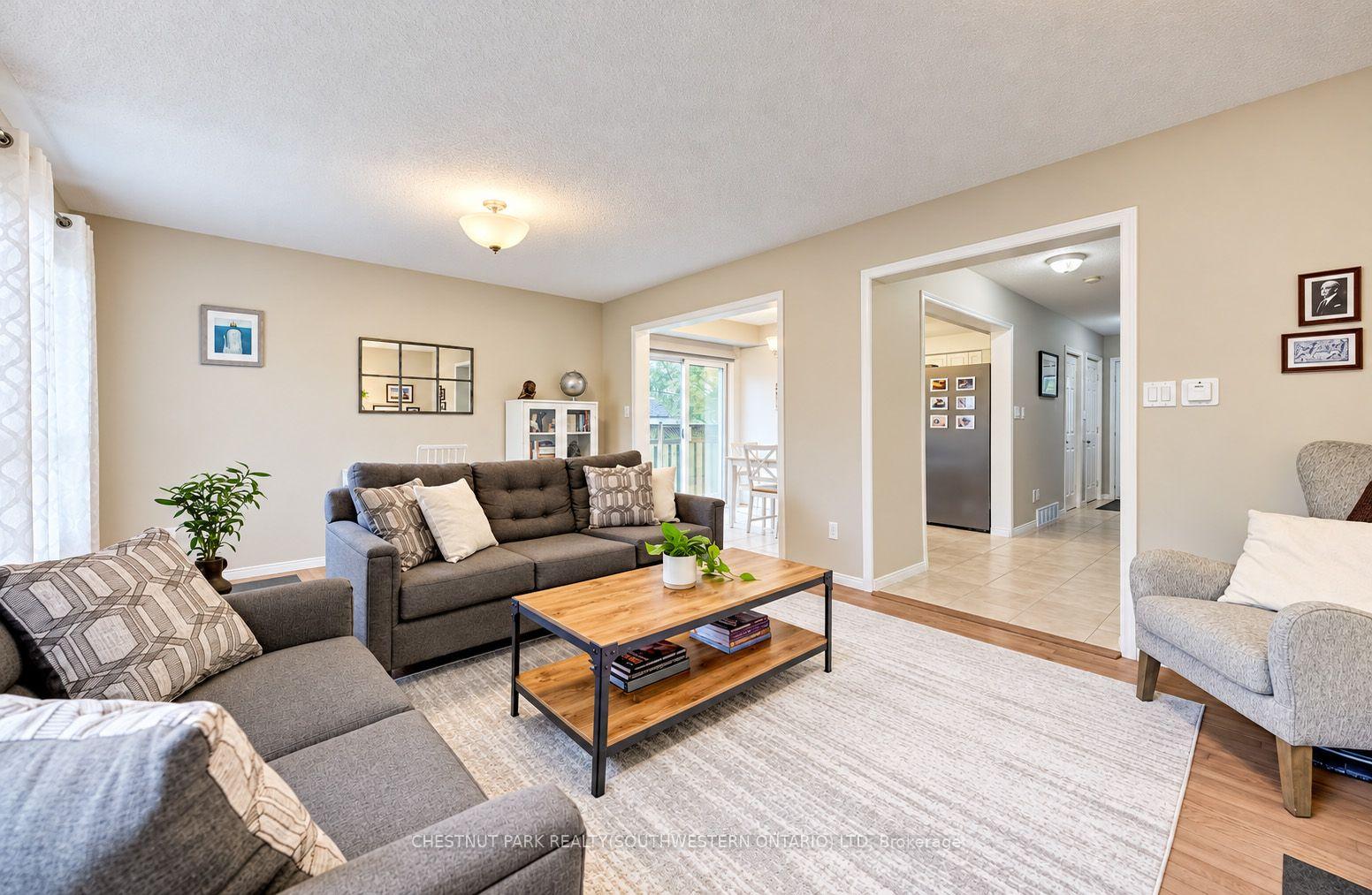 Photo 15 of 24 White Sands Court, Kitchener, Laurentian Hills/Country Hills W — HOMEH