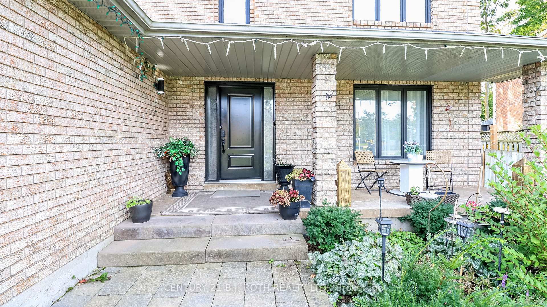 Photo 2 of 61 Barwick Drive W, Barrie, West Bayfield — HOMEH