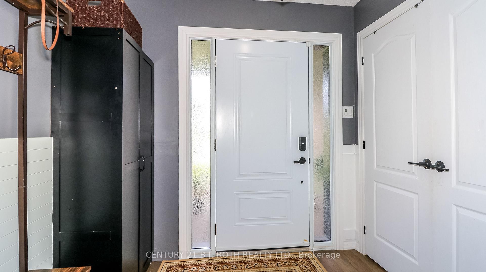 Photo 3 of 61 Barwick Drive W, Barrie, West Bayfield — HOMEH
