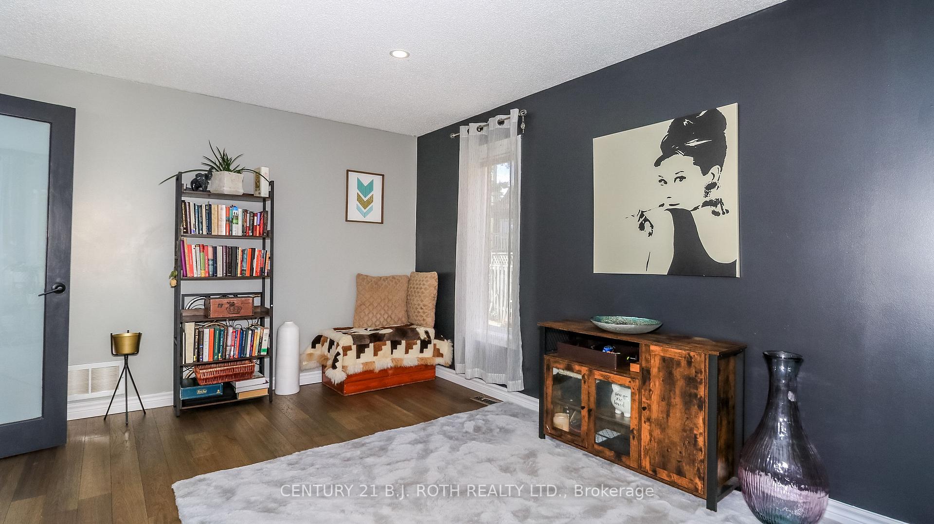 Photo 12 of 61 Barwick Drive W, Barrie, West Bayfield — HOMEH