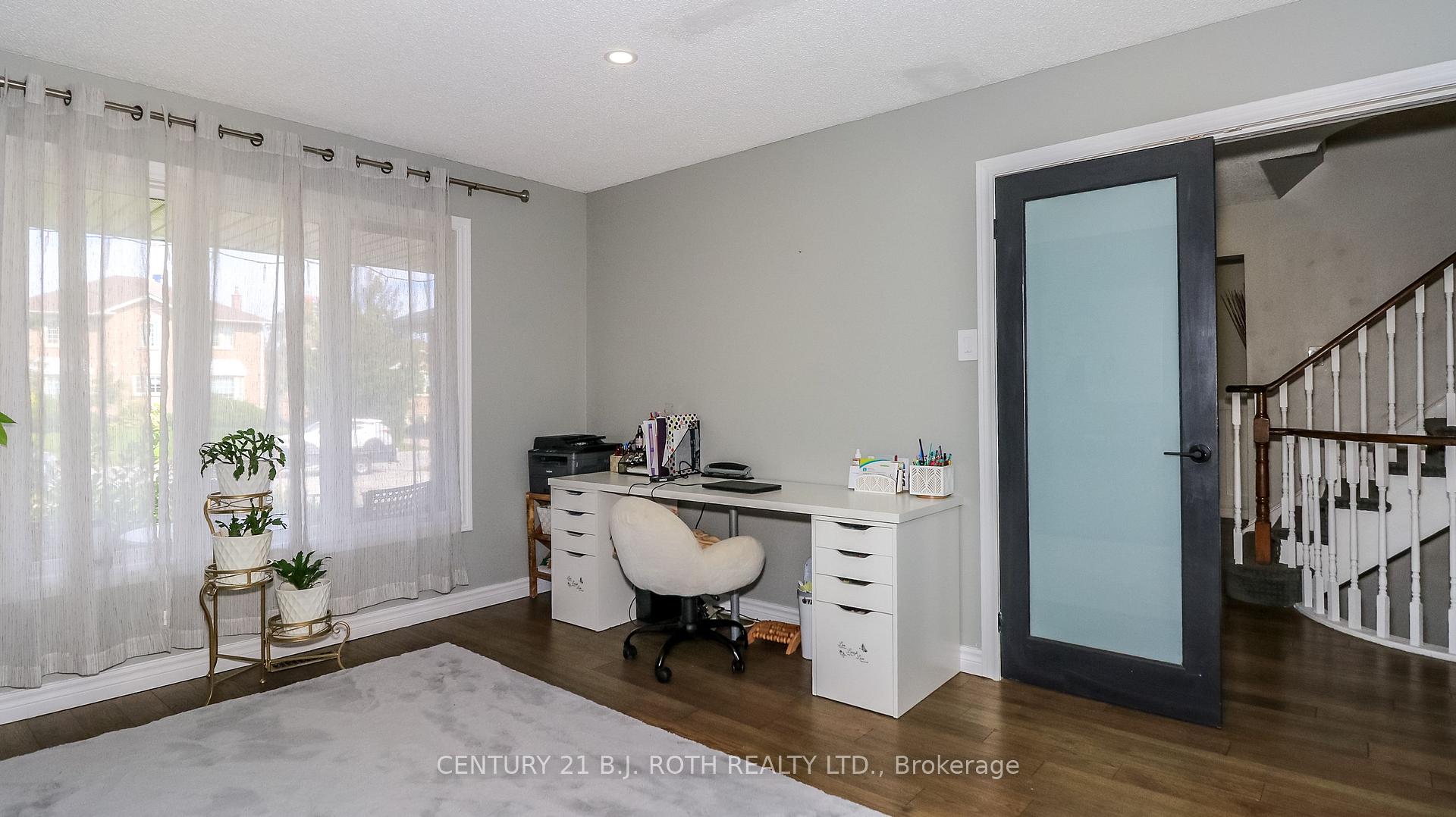 Photo 13 of 61 Barwick Drive W, Barrie, West Bayfield — HOMEH