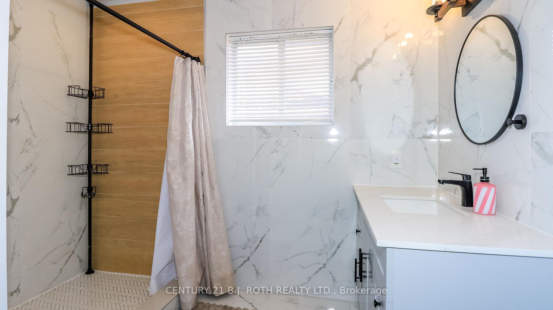 Photo 17 of 61 Barwick Drive W, Barrie, West Bayfield — HOMEH