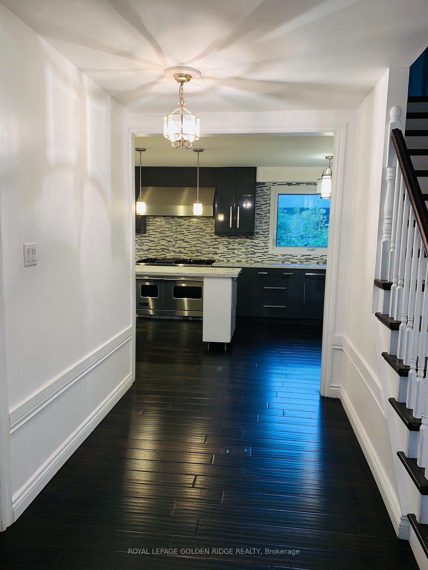 Photo 4 of 121 Castle Crescent, Oakville, Ford — HOMEH