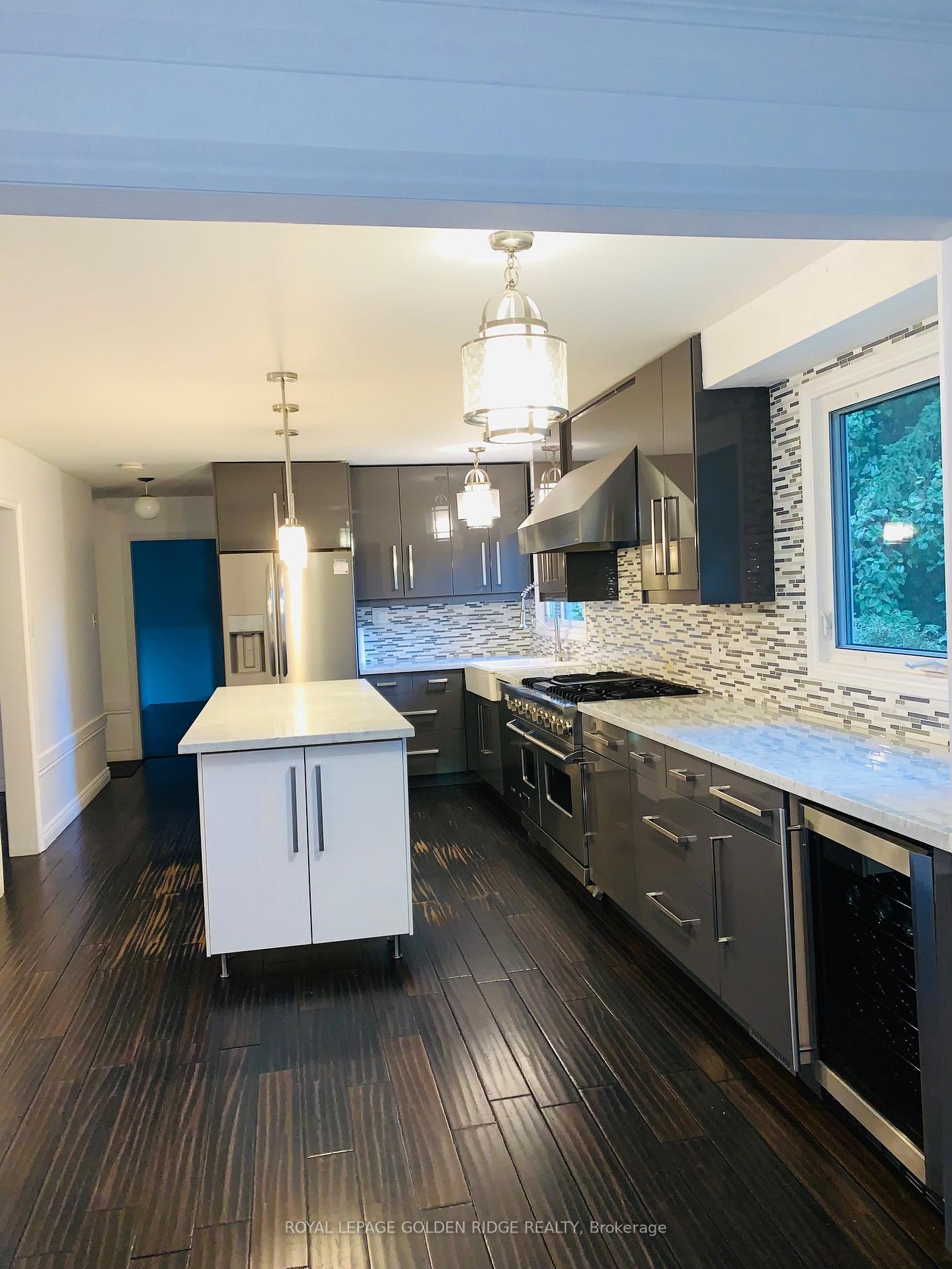 Photo 5 of 121 Castle Crescent, Oakville, Ford — HOMEH