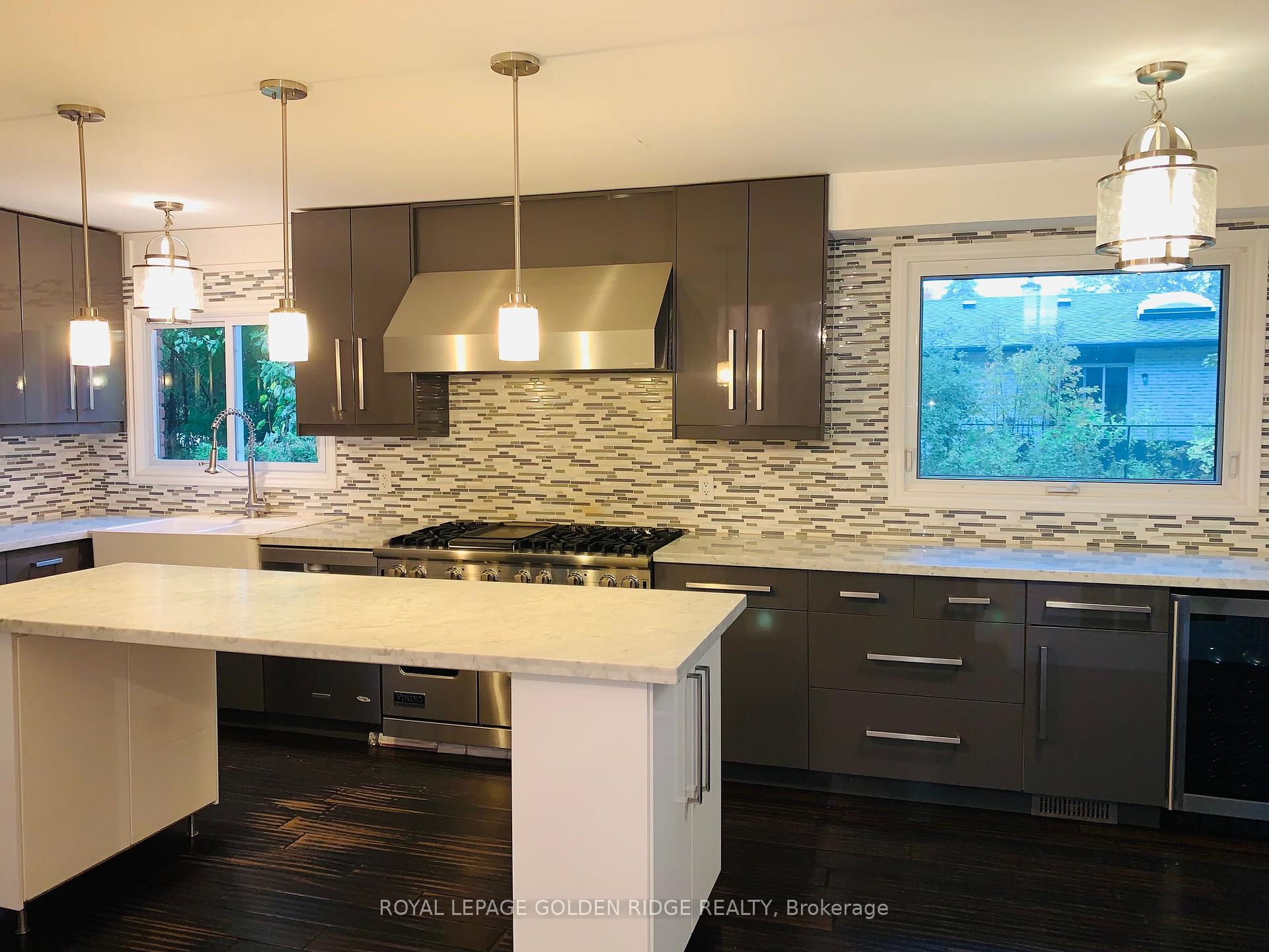 Photo 6 of 121 Castle Crescent, Oakville, Ford — HOMEH