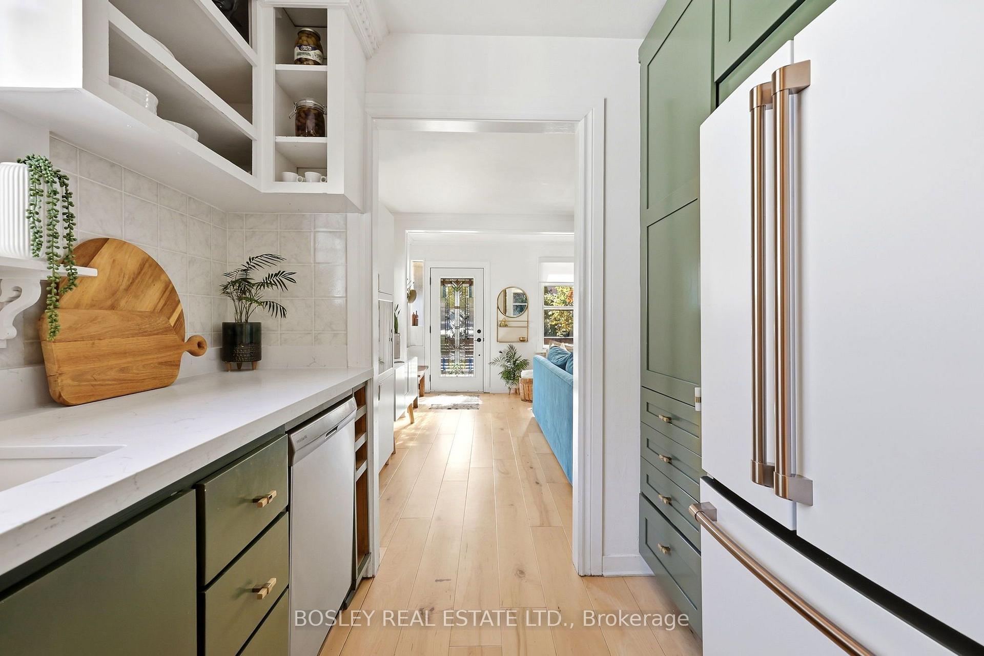 Photo 19 of 236 Virginia Avenue, Toronto, Woodbine-Lumsden — HOMEH