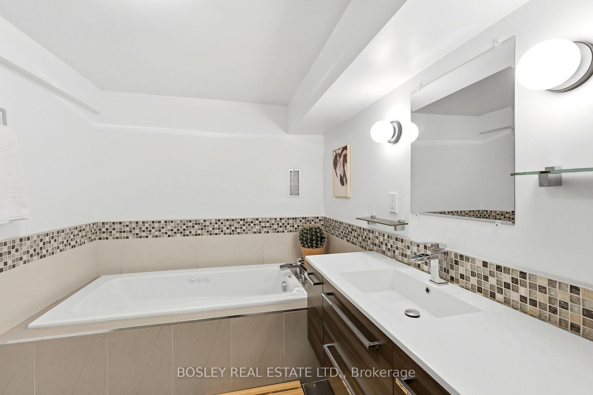 Photo 29 of 236 Virginia Avenue, Toronto, Woodbine-Lumsden — HOMEH