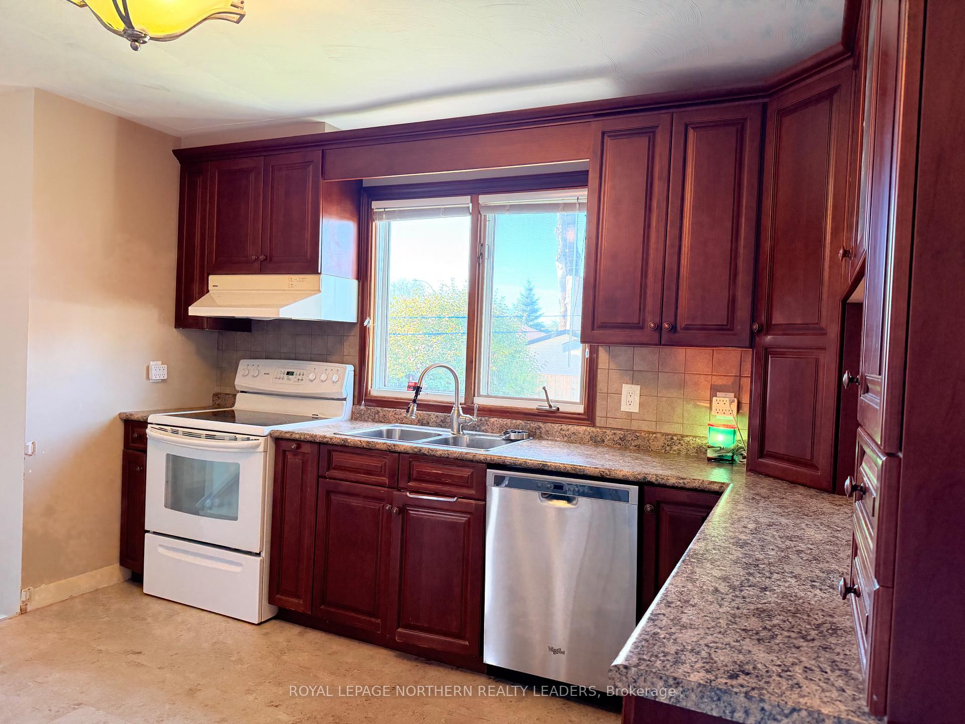 Photo 4 of 691 Birch Street S, Timmins, TS - SE — HOMEH