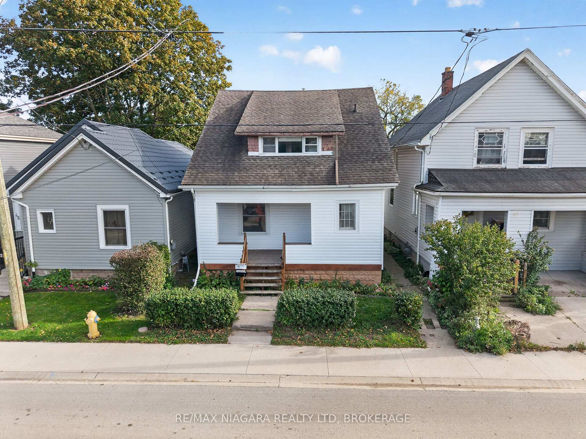 Photo 3 of 44 Lowell Avenue, St. Catharines, Downtown — HOMEH