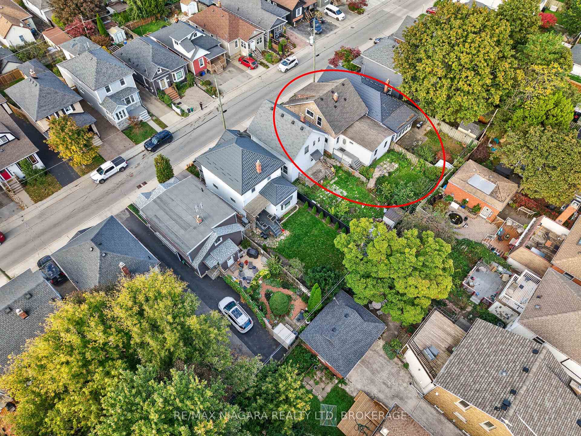 Photo 4 of 44 Lowell Avenue, St. Catharines, Downtown — HOMEH