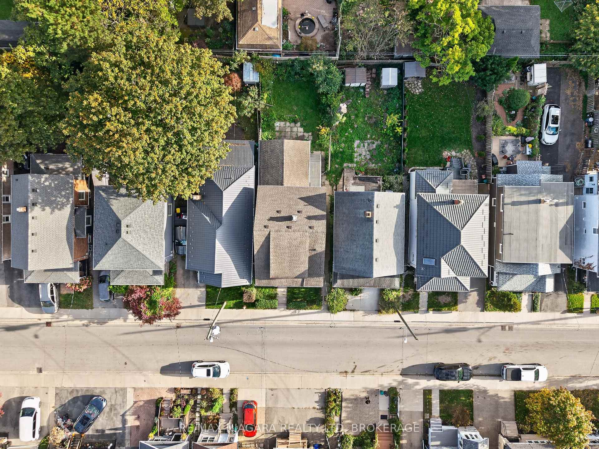 Photo 5 of 44 Lowell Avenue, St. Catharines, Downtown — HOMEH