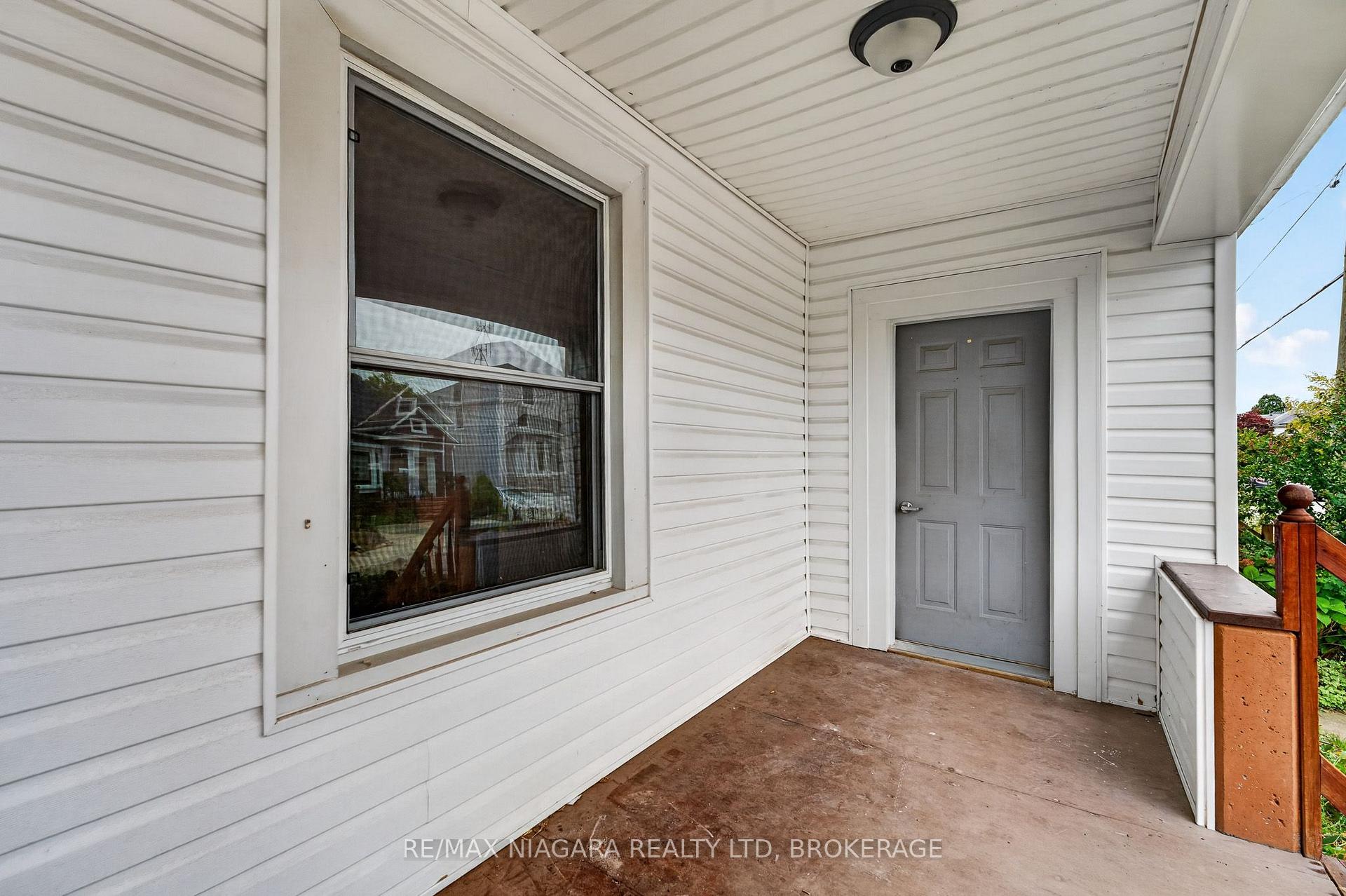 Photo 8 of 44 Lowell Avenue, St. Catharines, Downtown — HOMEH