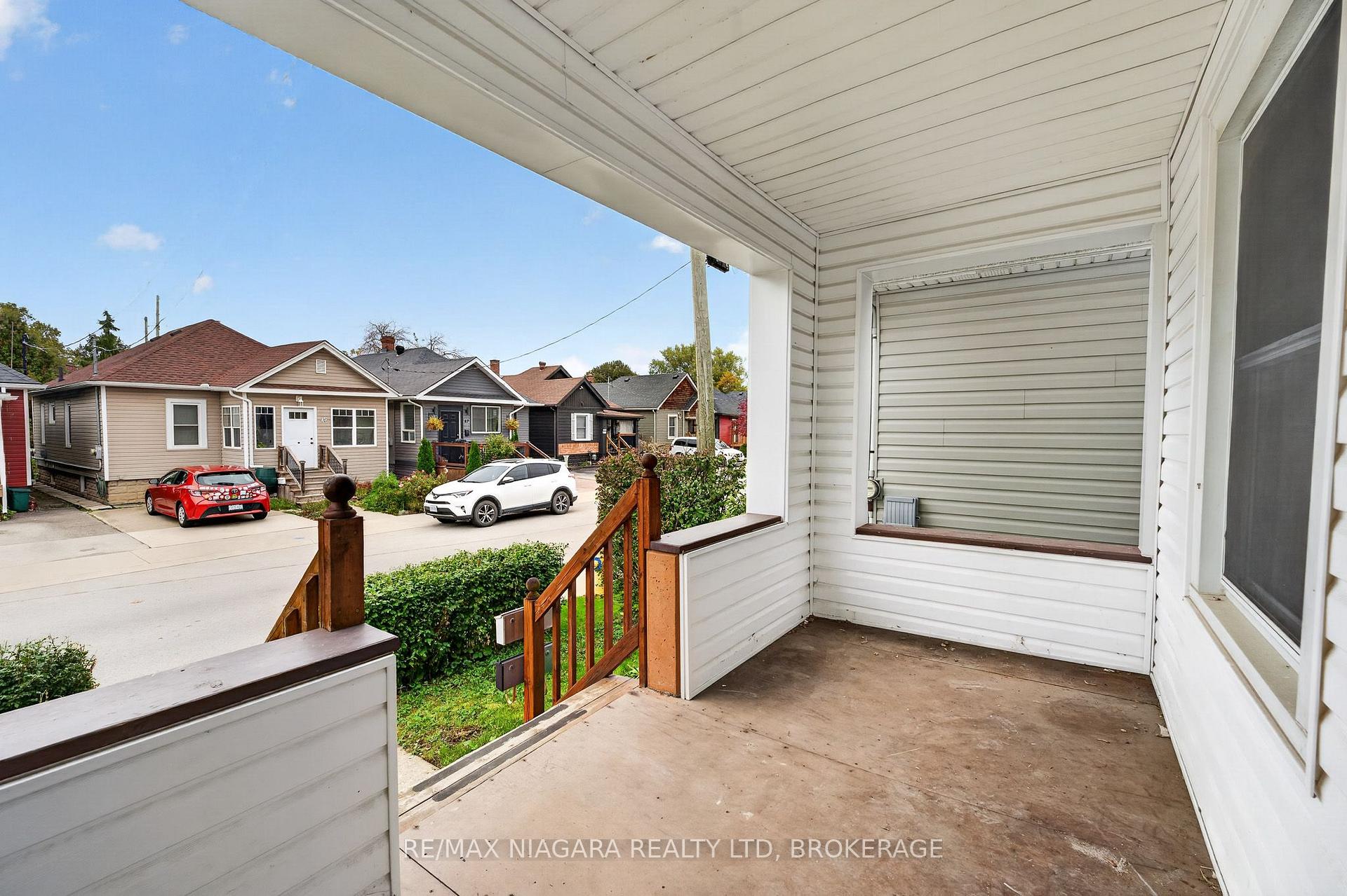 Photo 9 of 44 Lowell Avenue, St. Catharines, Downtown — HOMEH