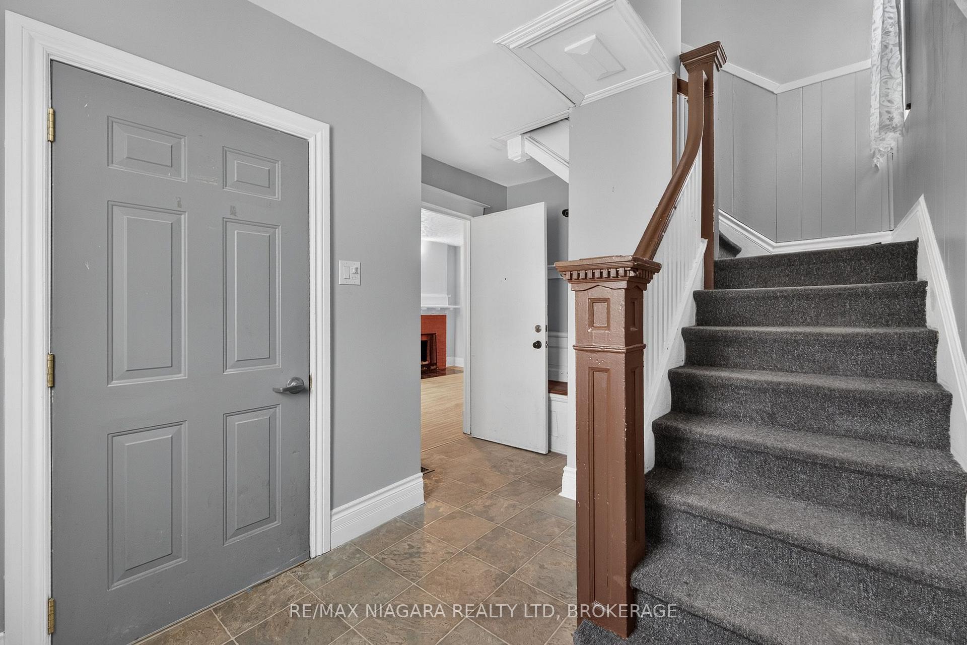 Photo 10 of 44 Lowell Avenue, St. Catharines, Downtown — HOMEH