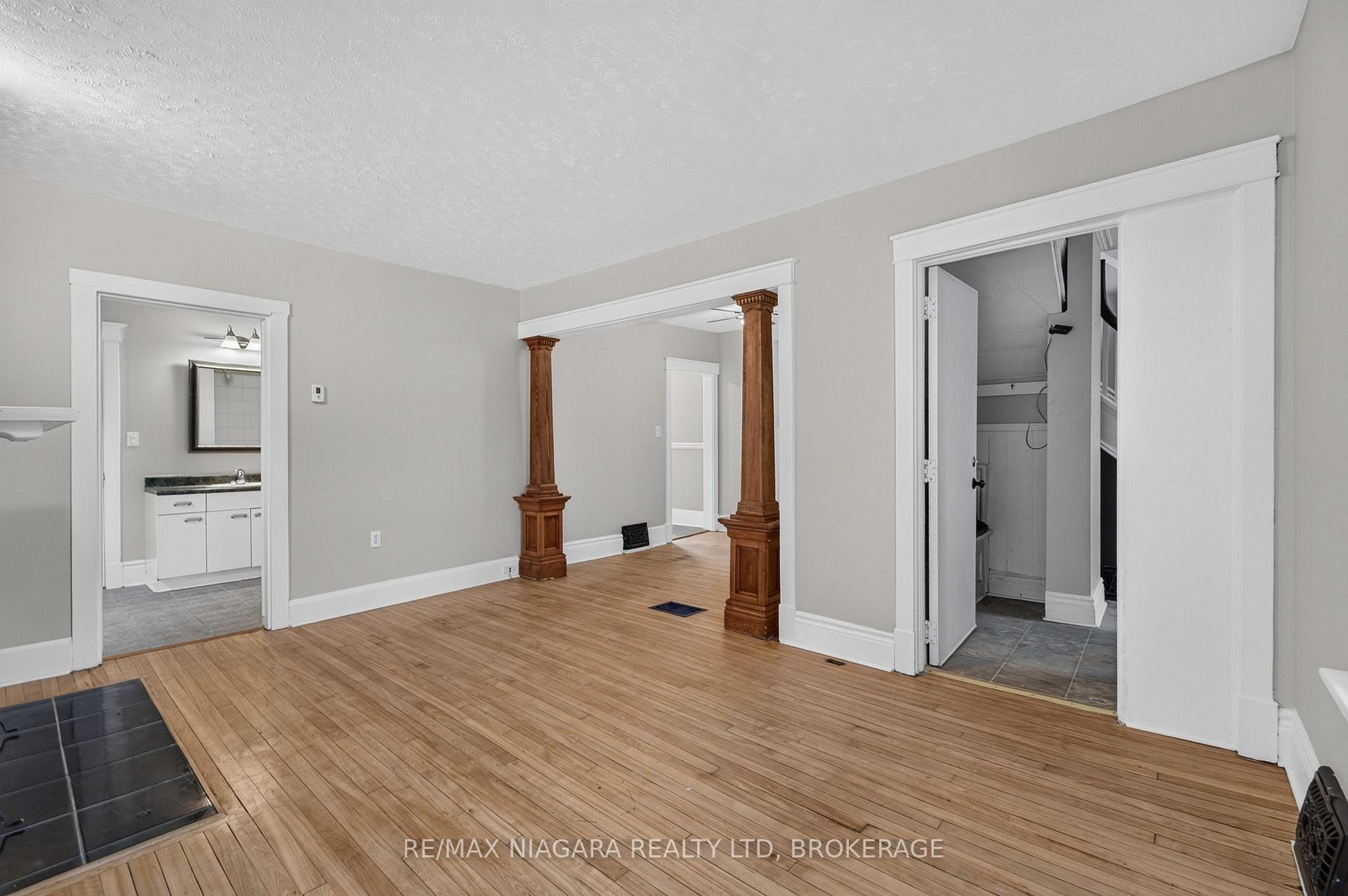 Photo 11 of 44 Lowell Avenue, St. Catharines, Downtown — HOMEH