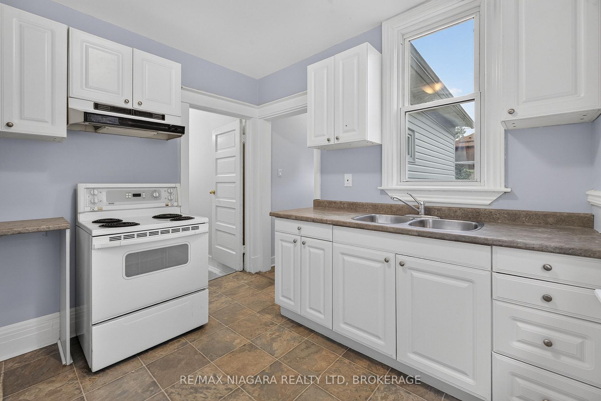 Photo 21 of 44 Lowell Avenue, St. Catharines, Downtown — HOMEH