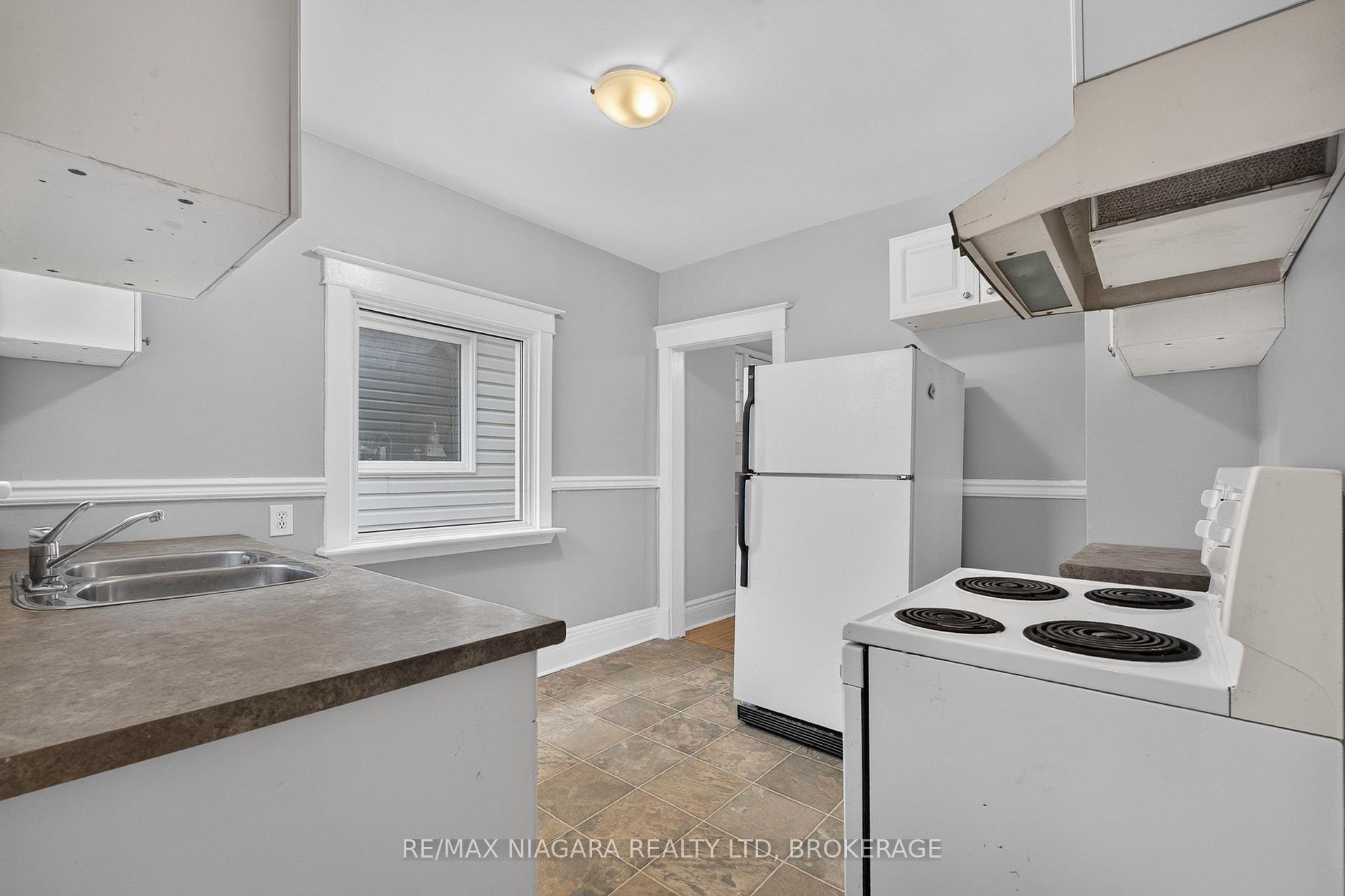 Photo 23 of 44 Lowell Avenue, St. Catharines, Downtown — HOMEH