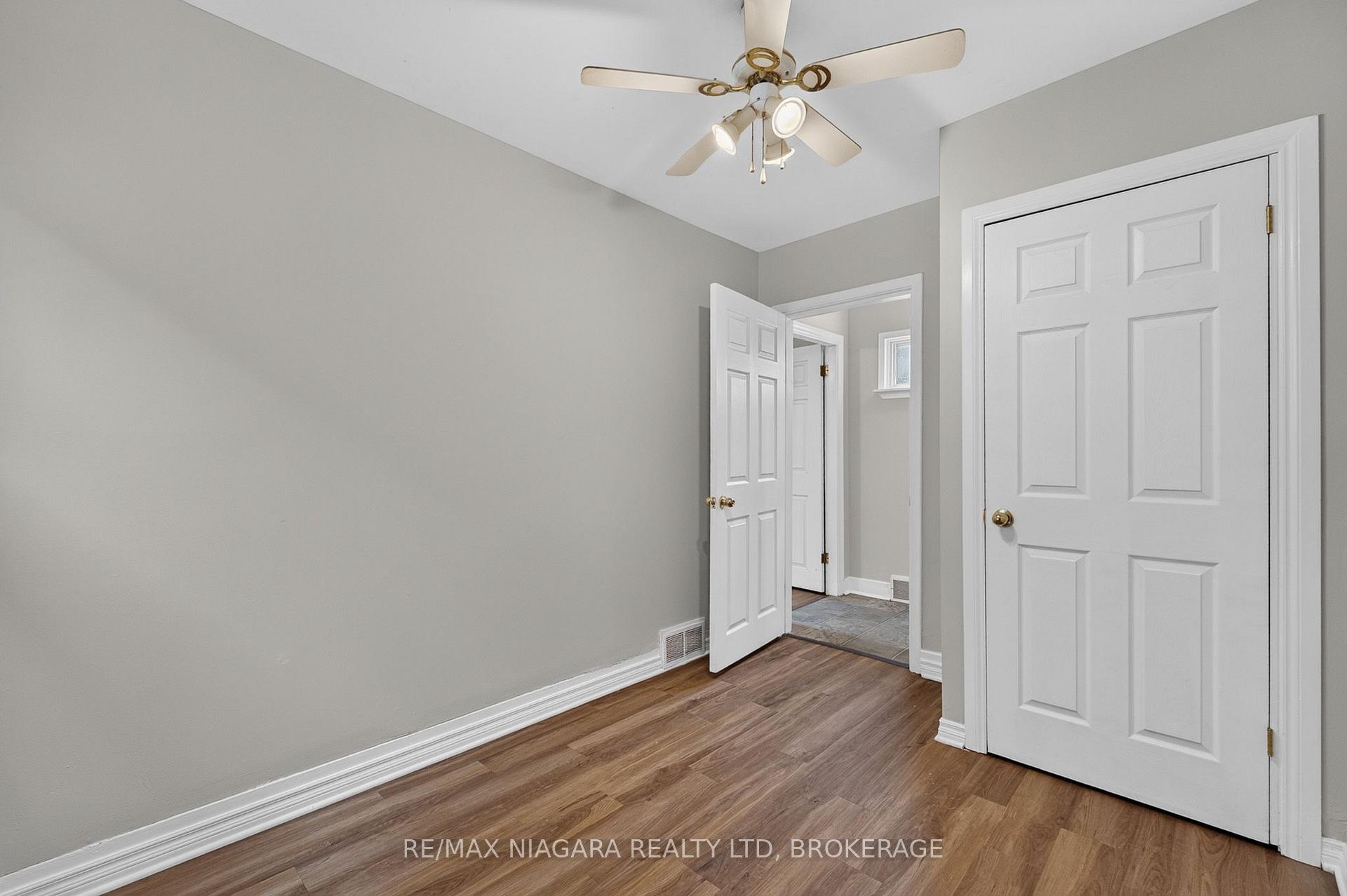 Photo 24 of 44 Lowell Avenue, St. Catharines, Downtown — HOMEH