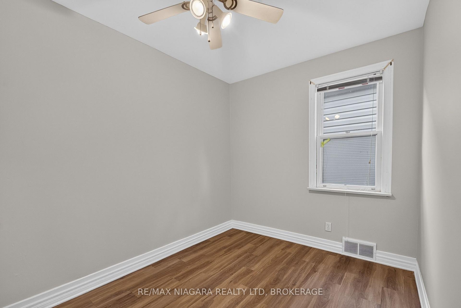 Photo 25 of 44 Lowell Avenue, St. Catharines, Downtown — HOMEH