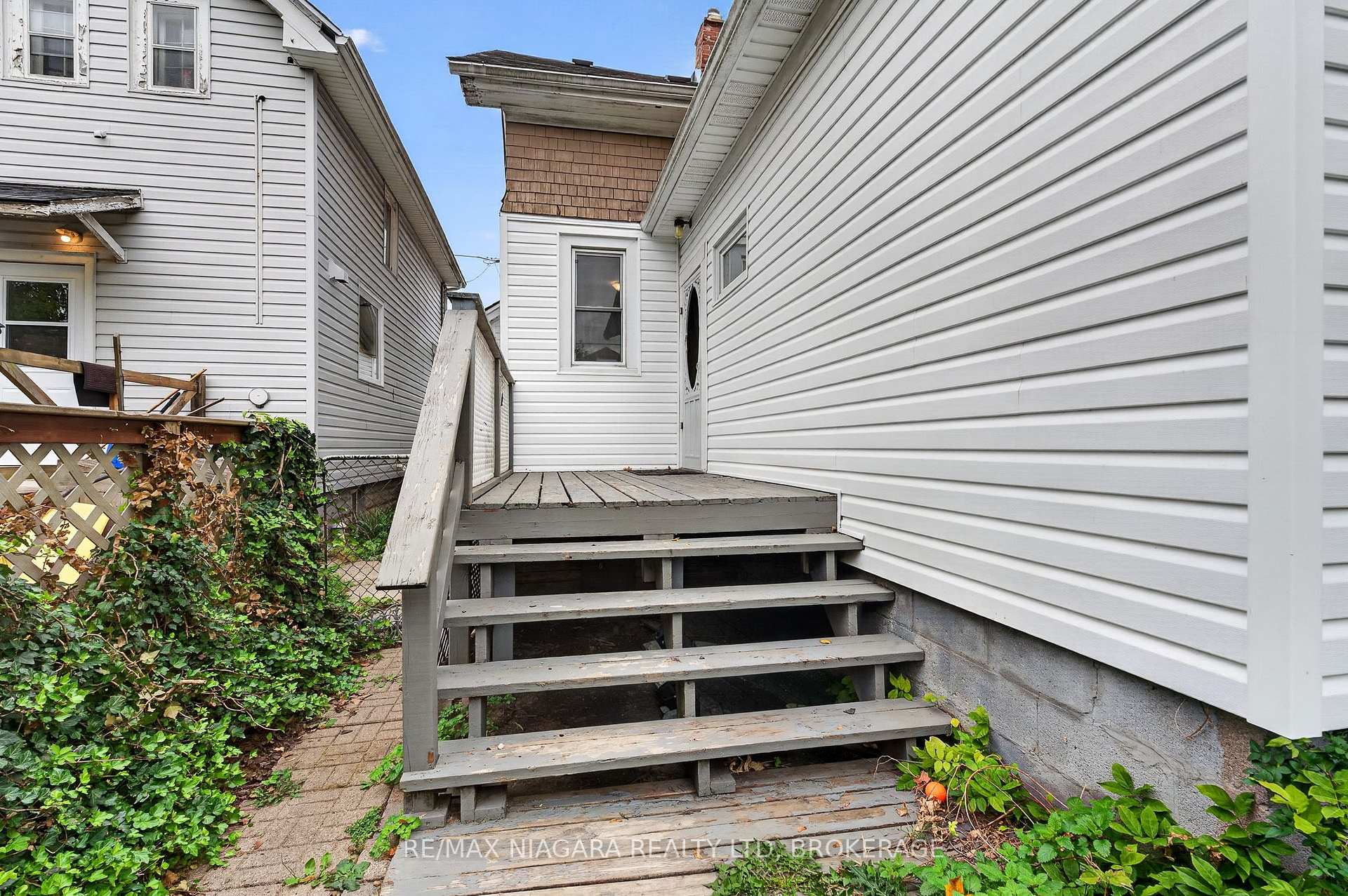 Photo 30 of 44 Lowell Avenue, St. Catharines, Downtown — HOMEH