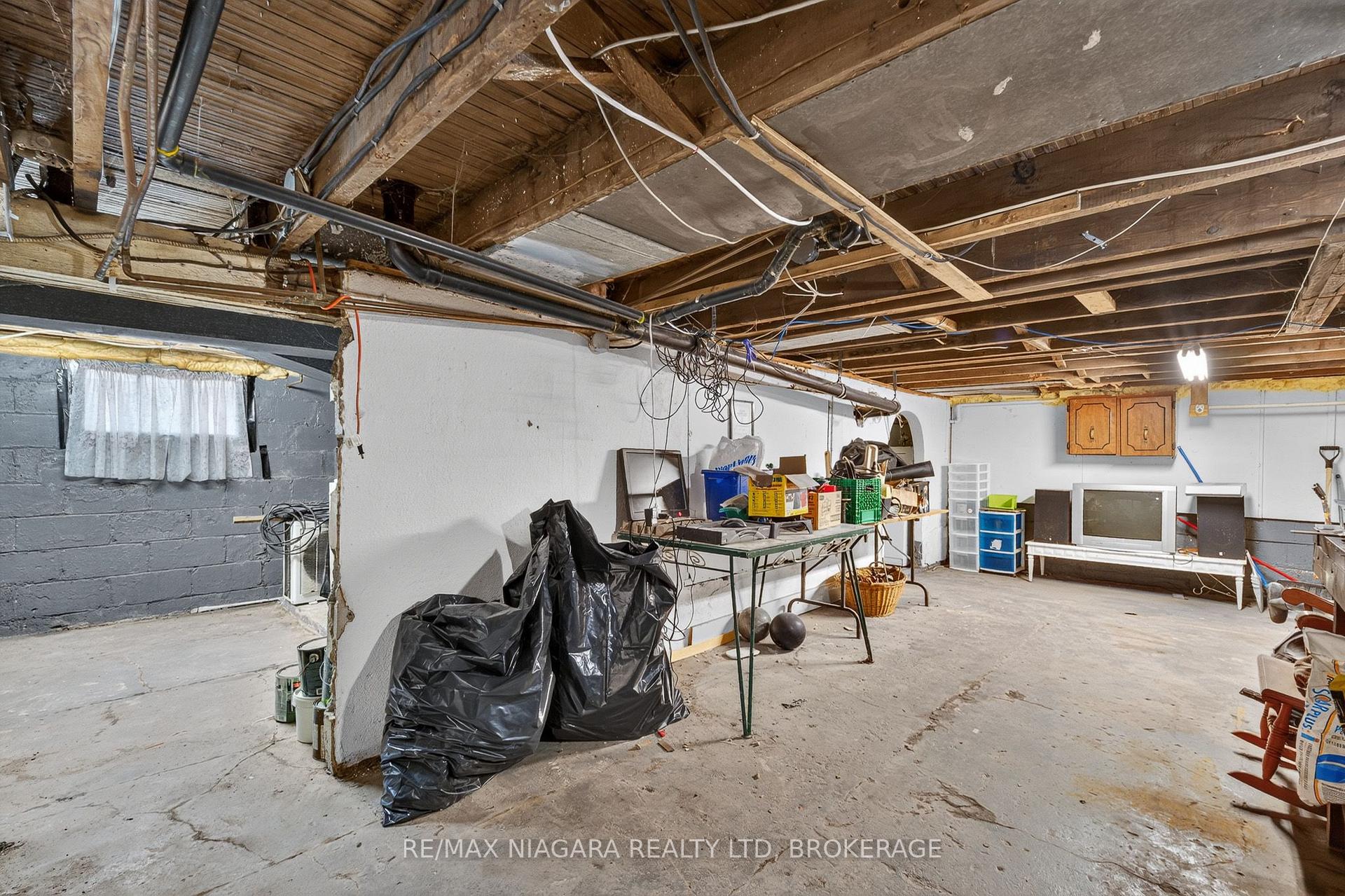 Photo 36 of 44 Lowell Avenue, St. Catharines, Downtown — HOMEH