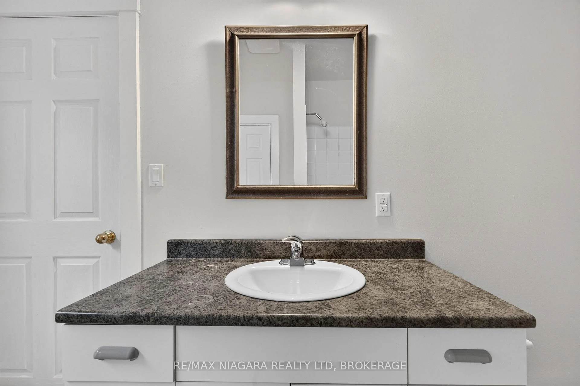 Photo 22 of 44 Lowell Avenue, St. Catharines, Downtown — HOMEH