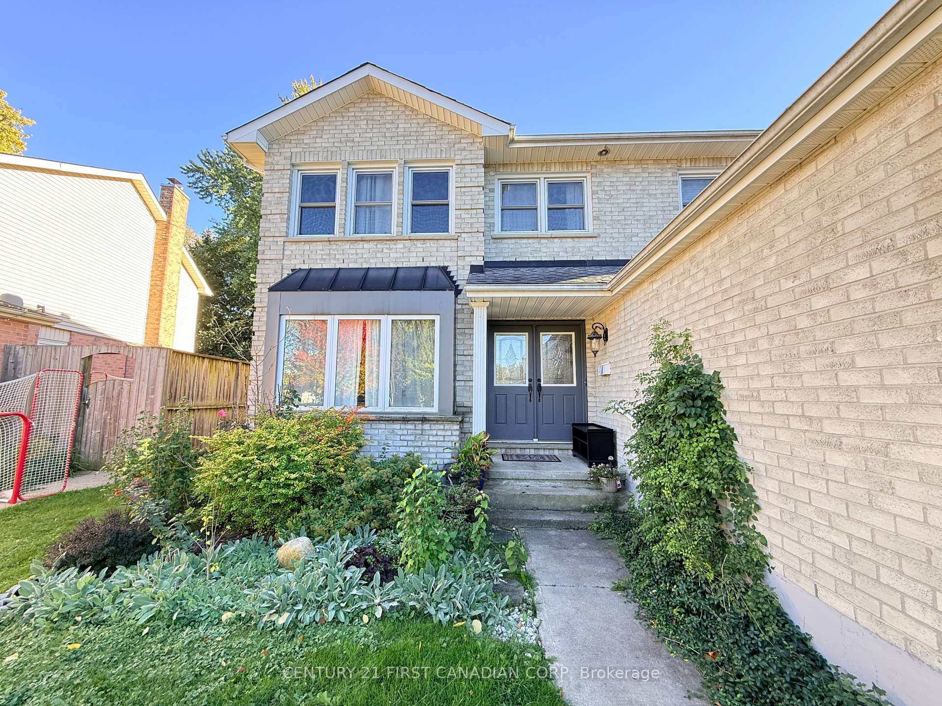 Photo 2 of 26 Colonial Crescent, London, North M — HOMEH