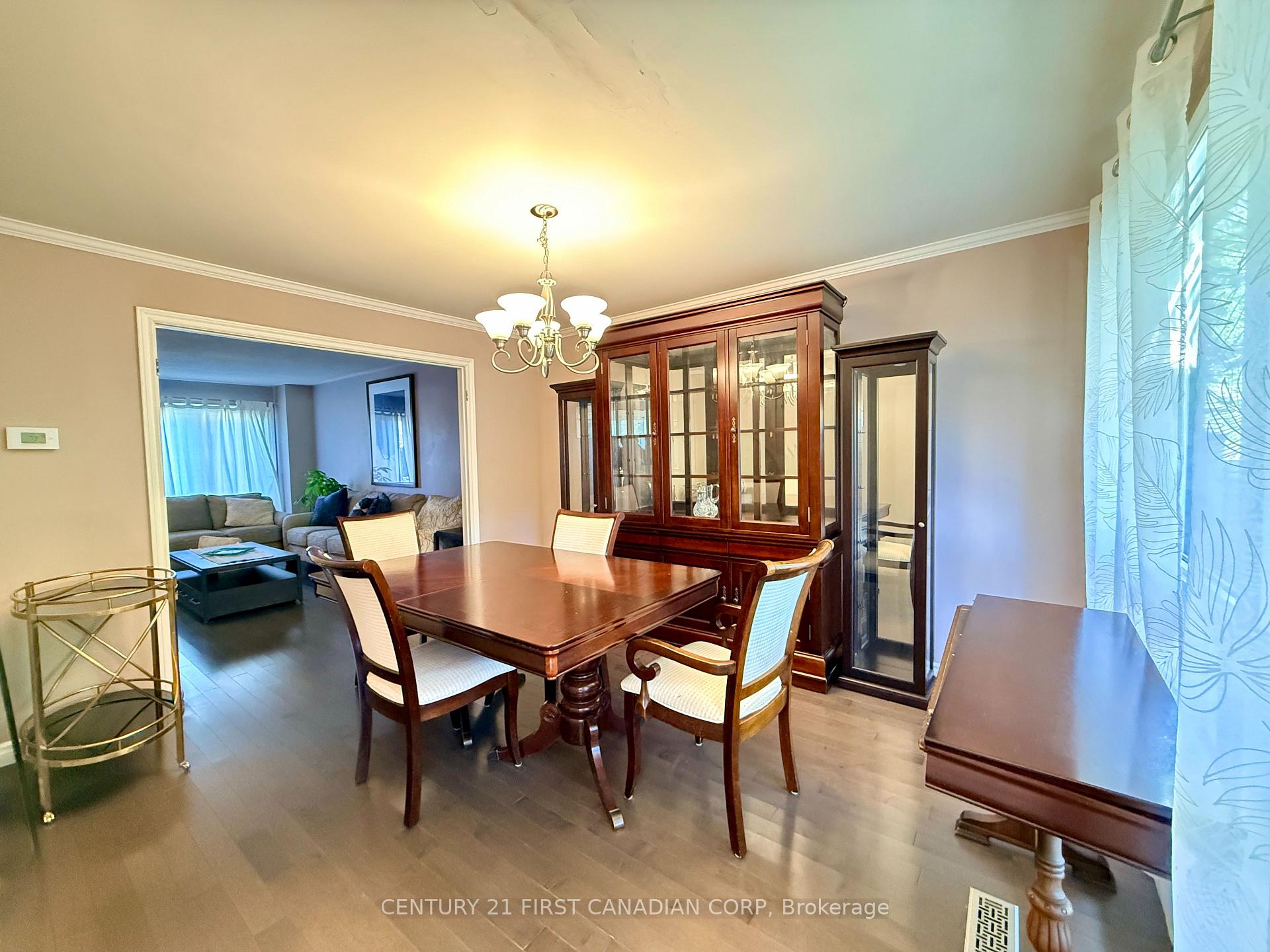 Photo 3 of 26 Colonial Crescent, London, North M — HOMEH