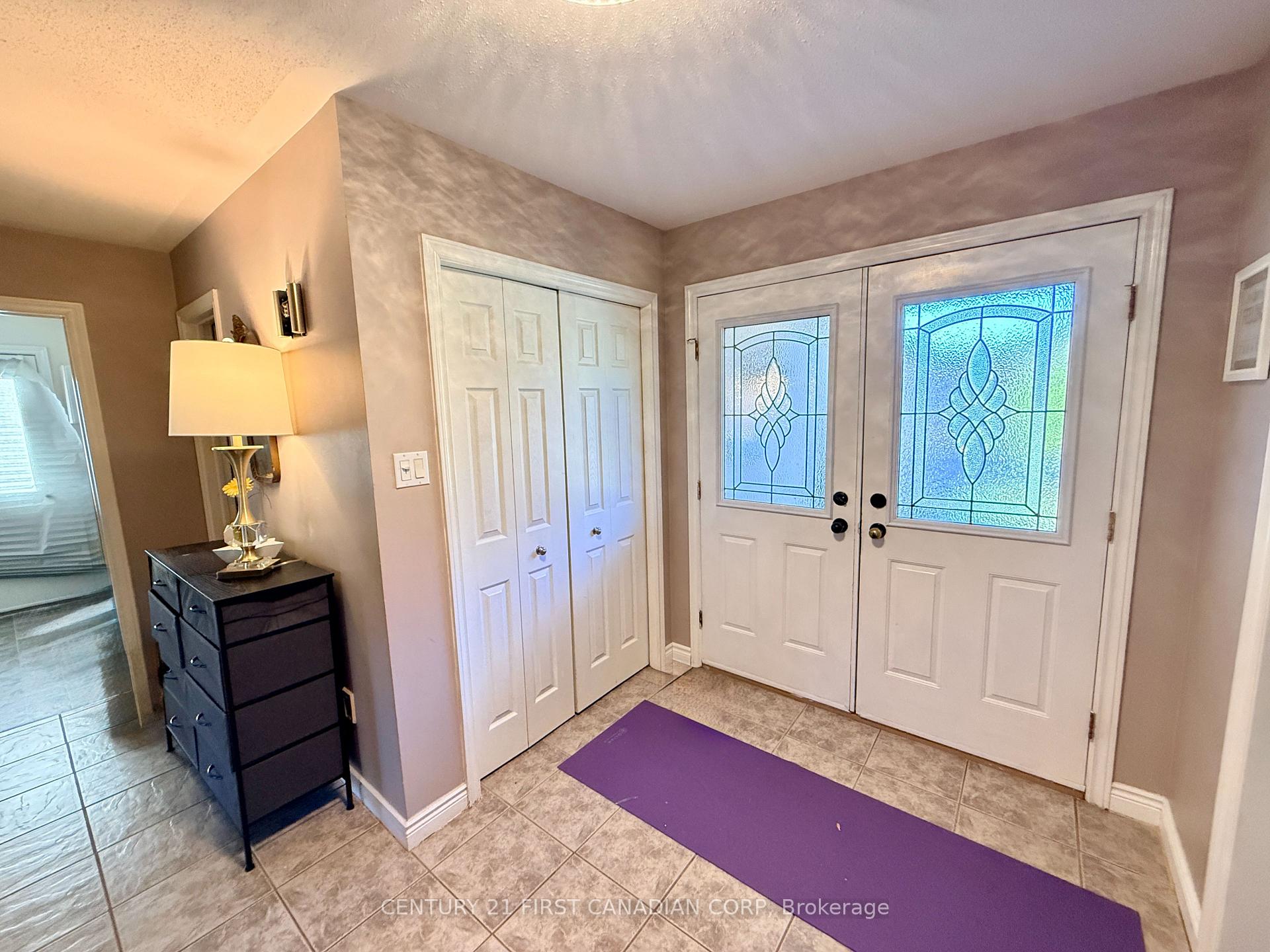 Photo 4 of 26 Colonial Crescent, London, North M — HOMEH